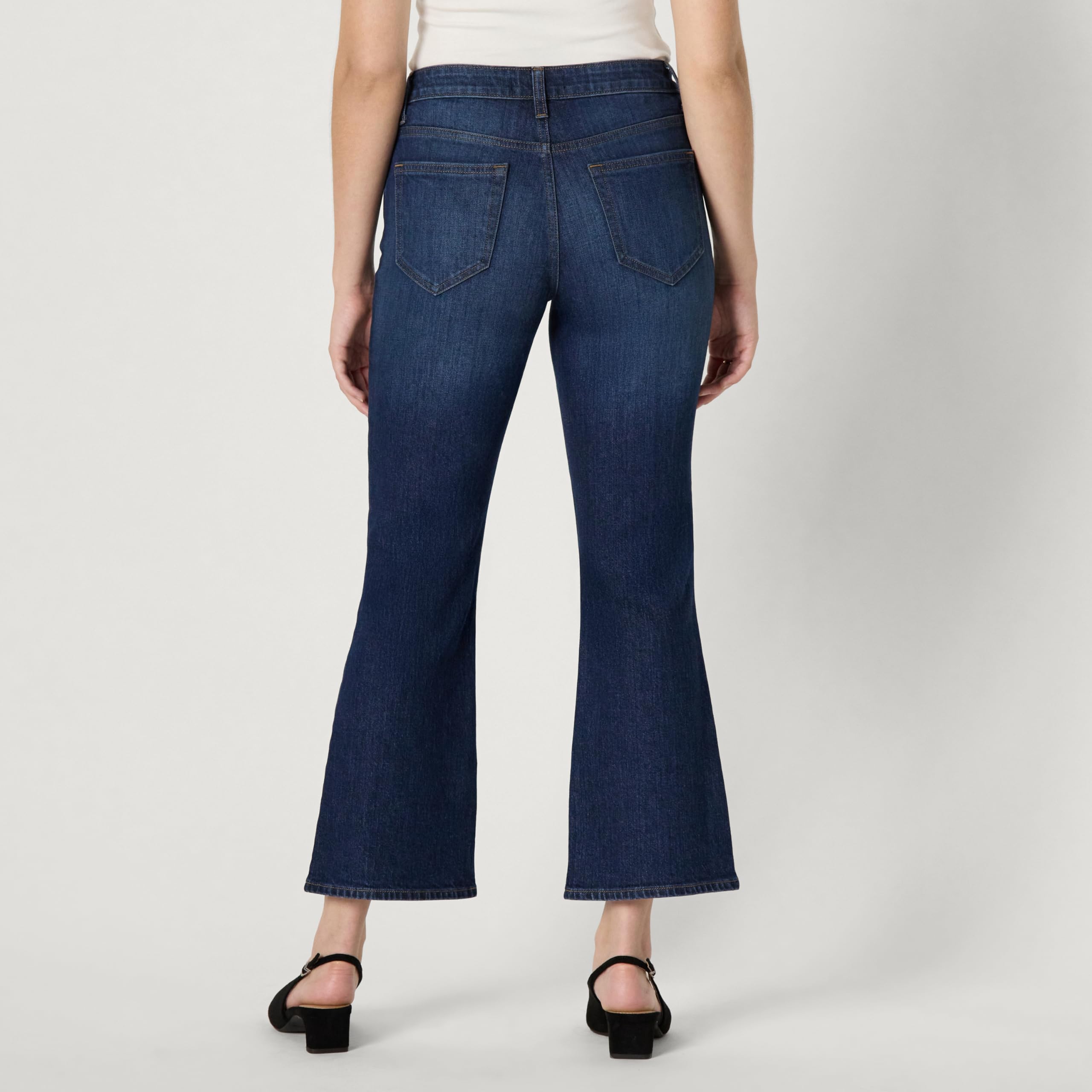 Amazon Essentials Donna Jeans Cropped alla Moda, a Vita Media con Fondo Svasato, Mediamente Elasticizzati