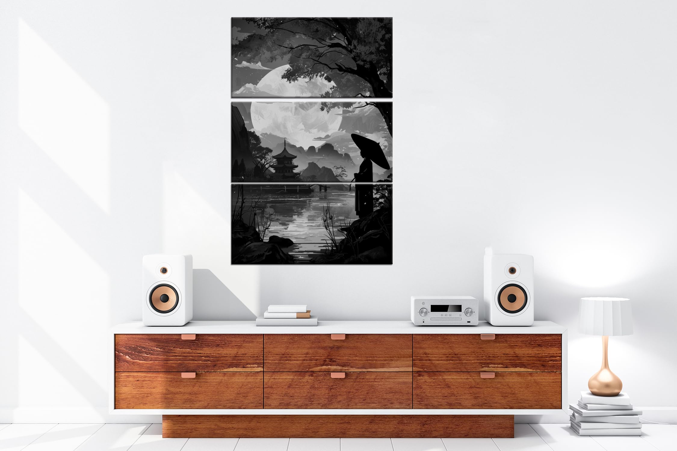 Podróżnik w świetle księżyca, ukryty w cieniu jesiennego japońskiego ogrodu. Format: 120 x 80 cm (3 części) Efekt: czarno-biały jako obraz na płótnie, motyw oprawiony na ramie z prawdziwego drewna,