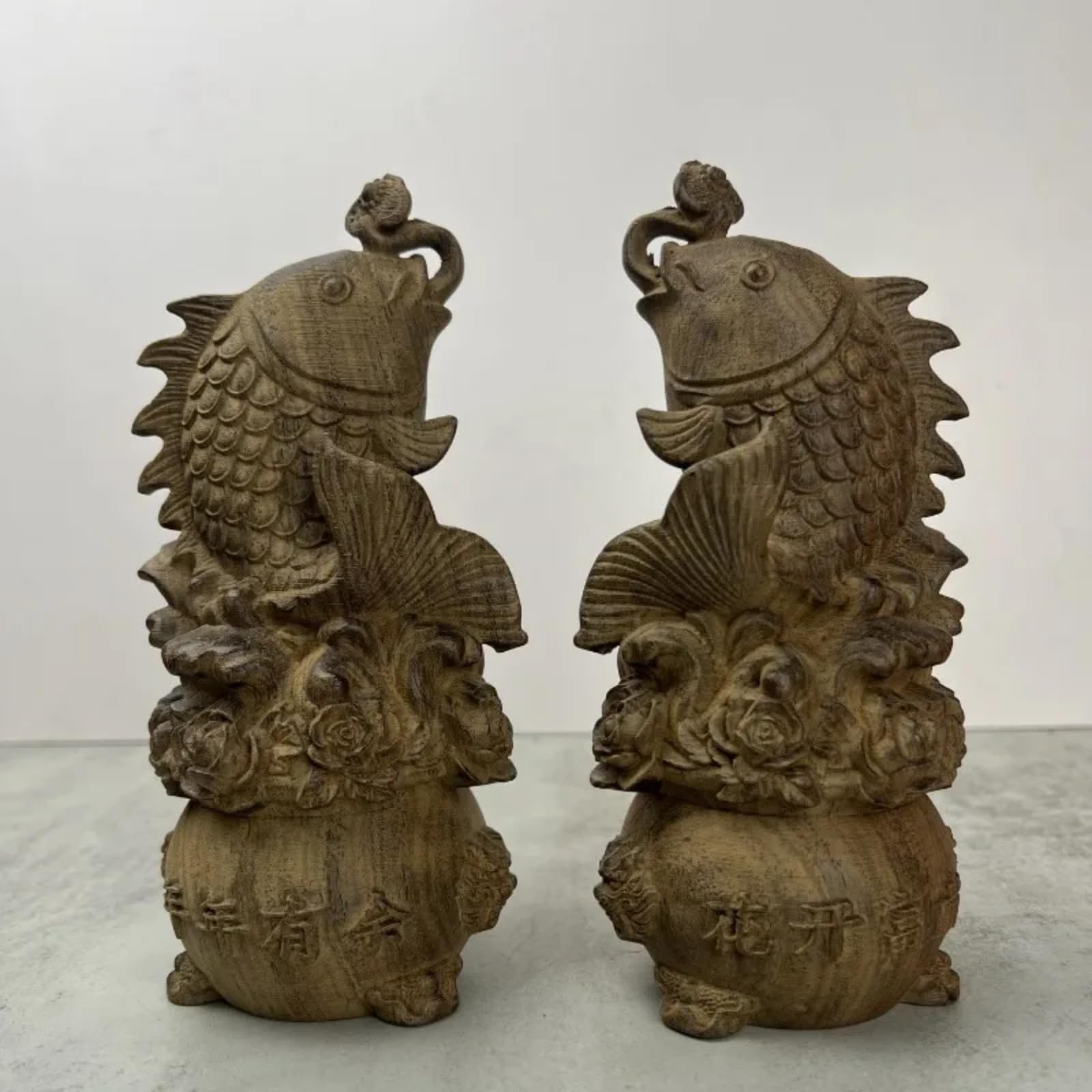 Carpe Feng Shui bois d'agar sculpté : le cadeau de mariage et crémaillère idéal