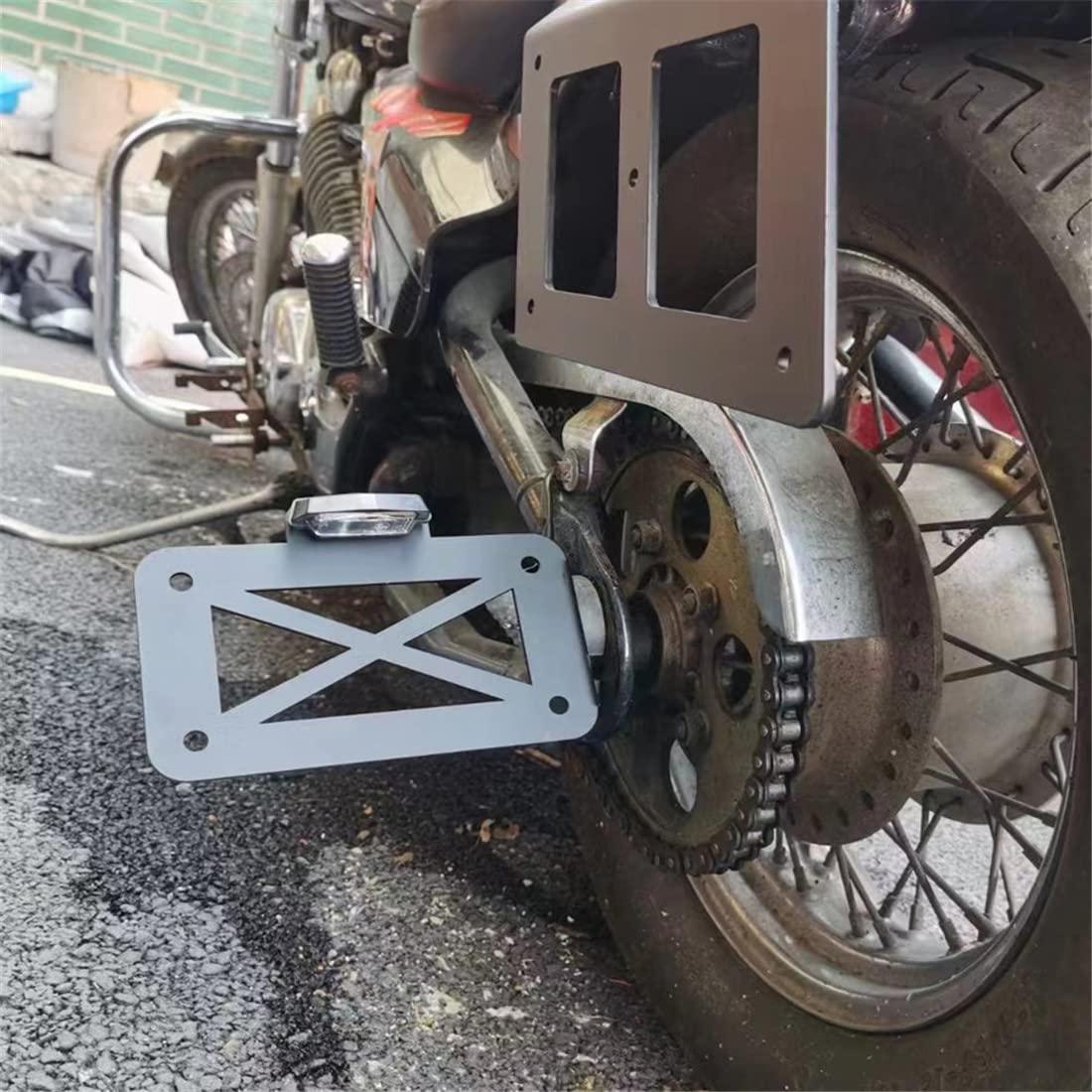 1 ensemble de lumière de plaque d'immatriculation LED à montage latéral pour moto, support universel de numéro d'immatriculation de moto avec feu arrière