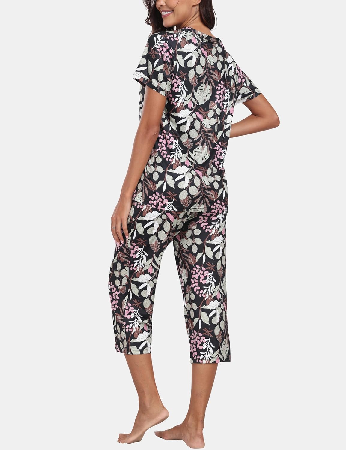 JINSHI Women's Pajamas Set Short Sleeve Top and Capri Pants Lightweight Sleepwear Comfy Pjs Lounge Set with Pockets - Image 4