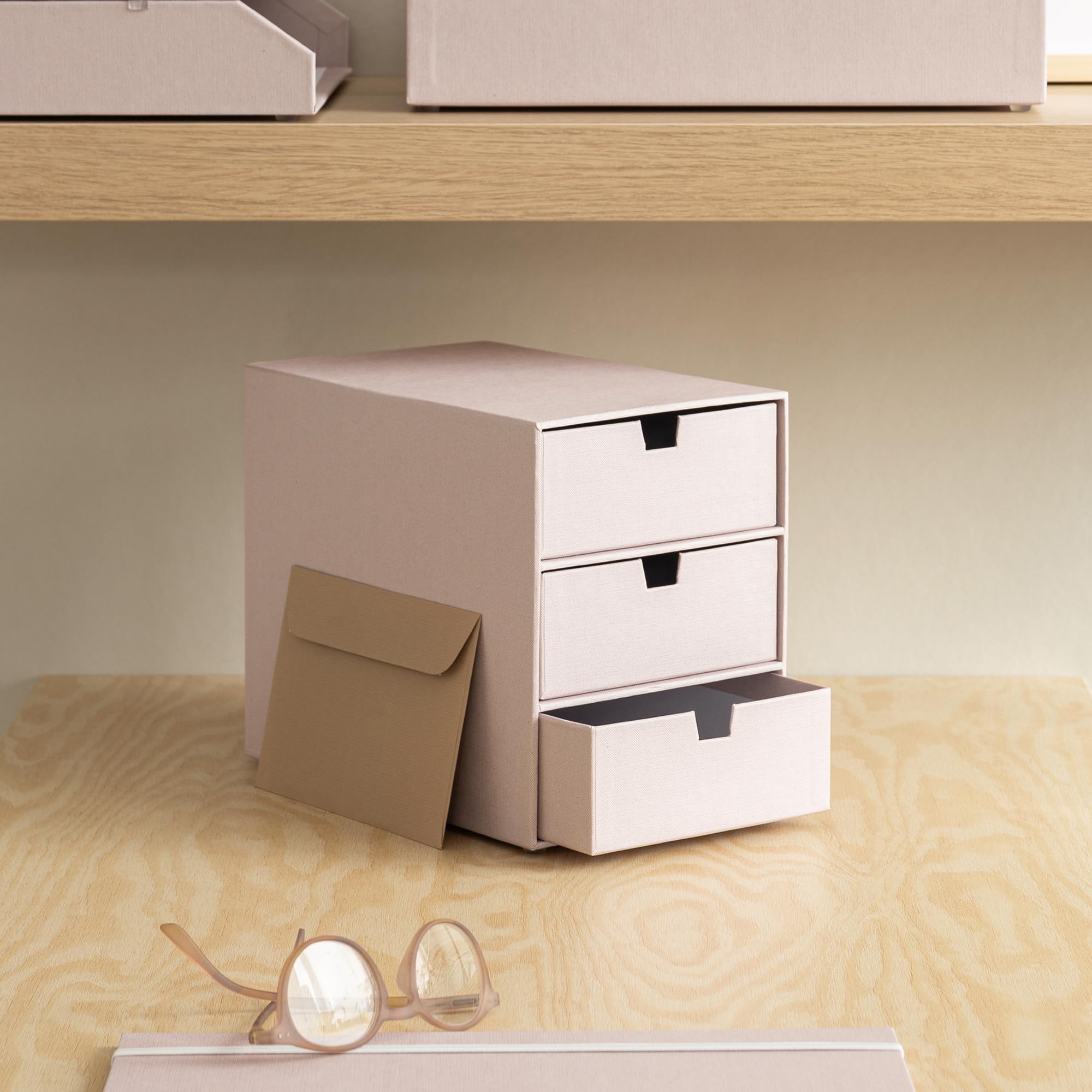 BIGSO INGRID Schubladenbox für Dokumente und Bürobedarf – Schreibtisch Organizer mit 3 Schubladen – Ablagesystem aus 100% recycelter Faserplatte und Papier in Leinenoptik – rosa