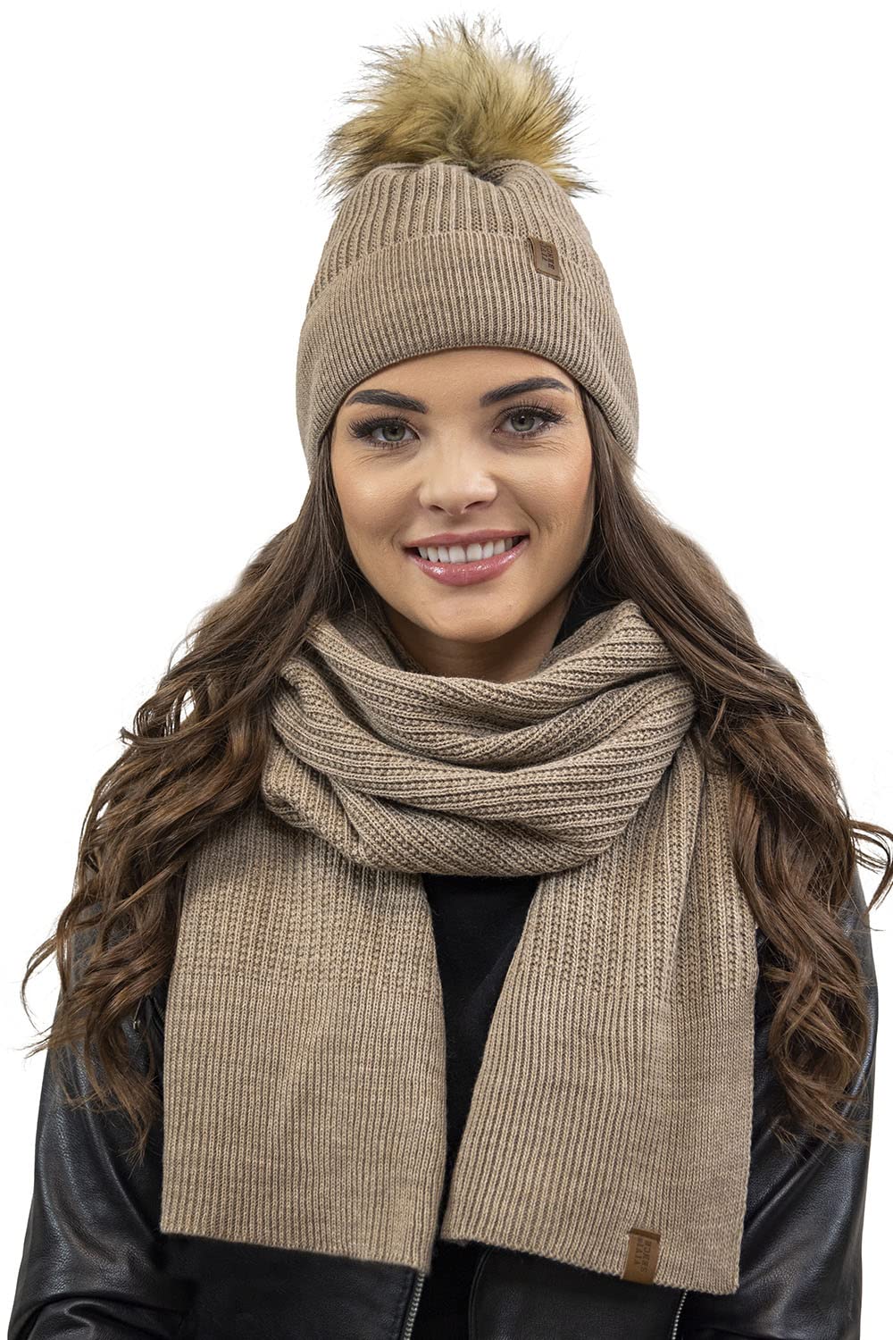 VIVISENCE Bonnet pour Femme Automne Et Hiver Classique Et Élégant avec Pompon en Fausse Fourrure Doux Antistatique Parfait pour Les Jours Froids Et comme Cadeau 7042