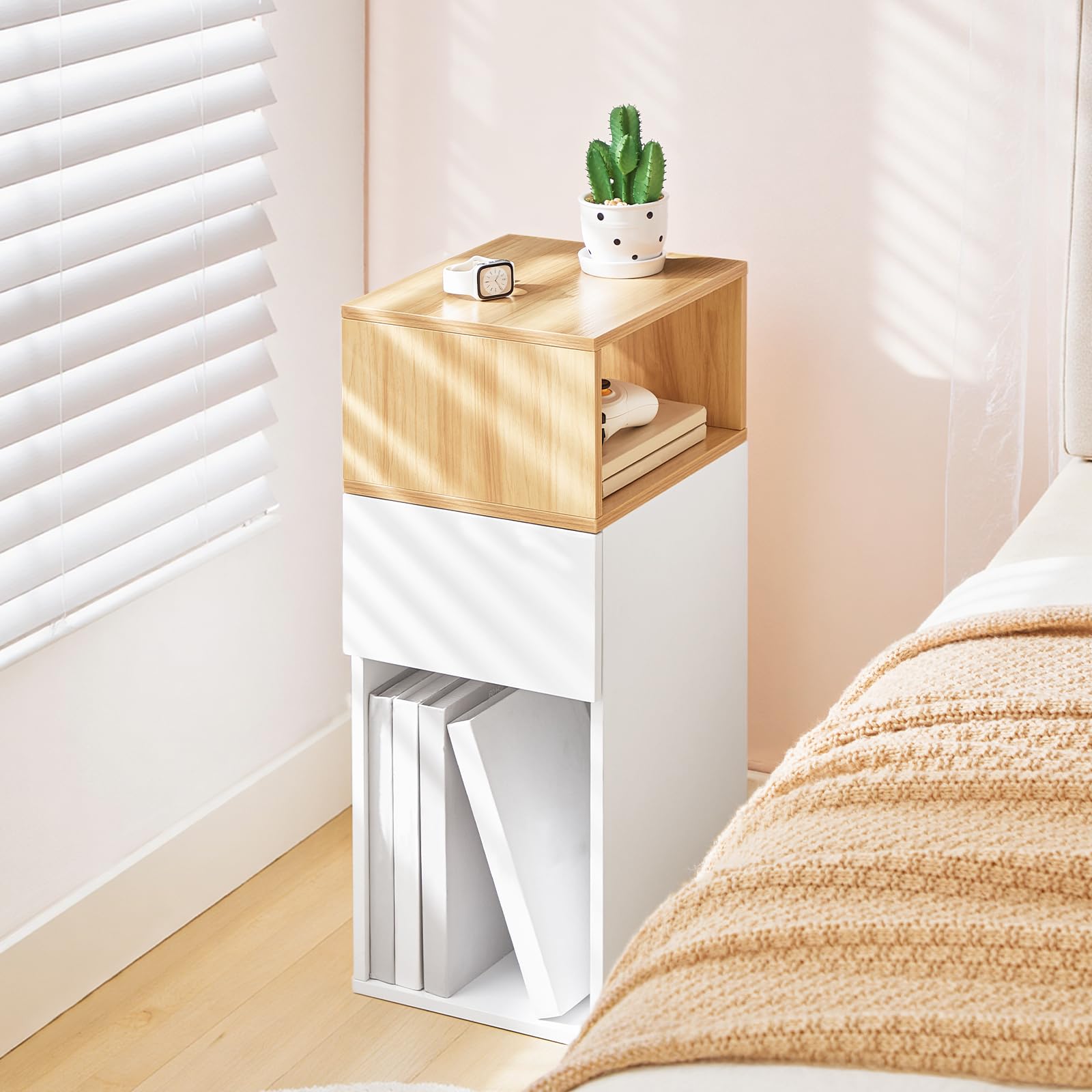 HOOBRO Mesita de Noche Estrecha con 1 Cajón y 2 Compartimentos Abiertos, Mesa Auxiliar Pequeña, Mesa Lateral para Sofá, para Dormitorio, Salón, Blanco y Natural EWN196BZ01