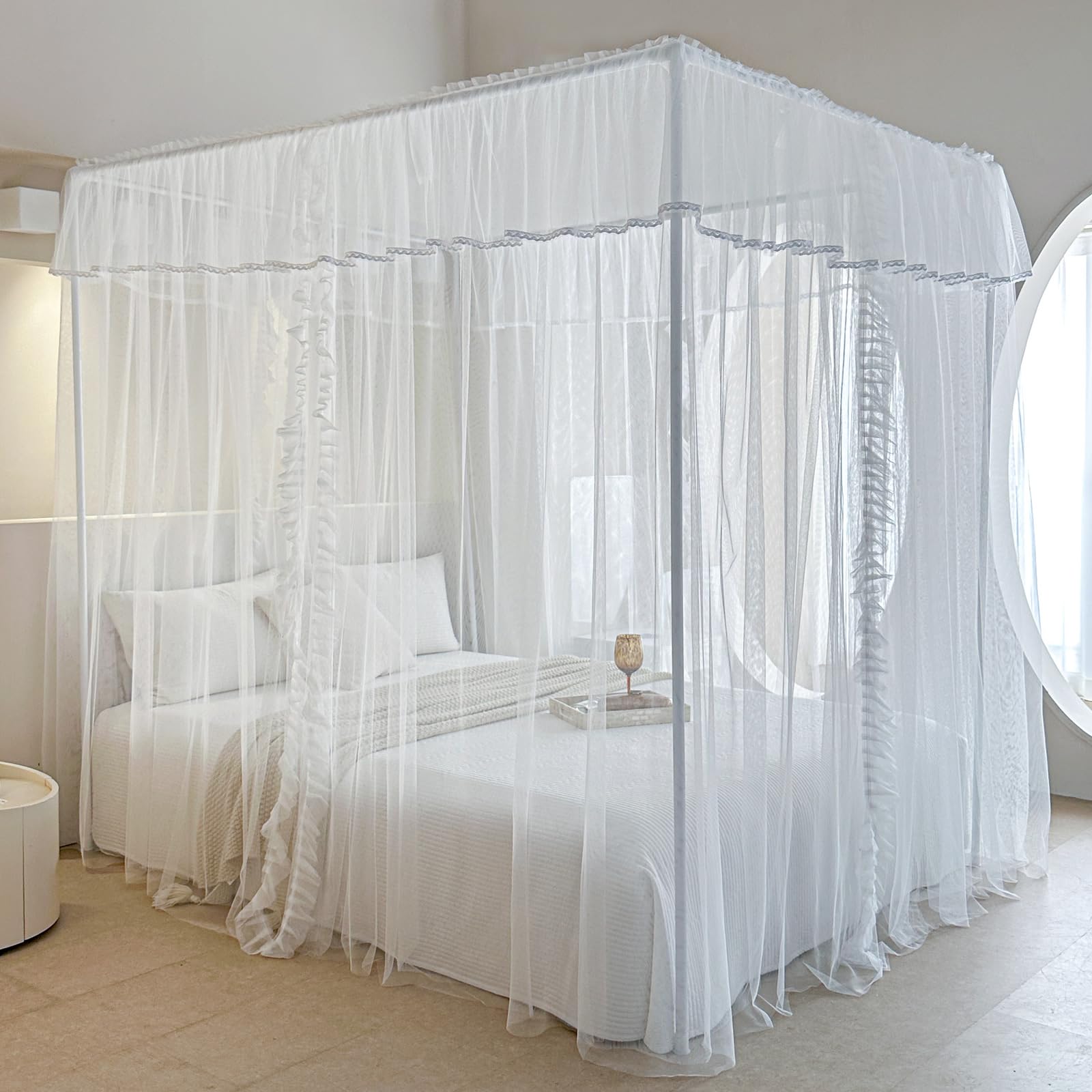 AIKASY Betthimmel-Vorhang mit 4 Ecken, doppelschichtig, gemütlich, Drapiernetz mit 4 Öffnungen, Elegantes Moskitonetz für Mädchen und Erwachsene, Schlafzimmer, Dekoration (Weiß, Queen)