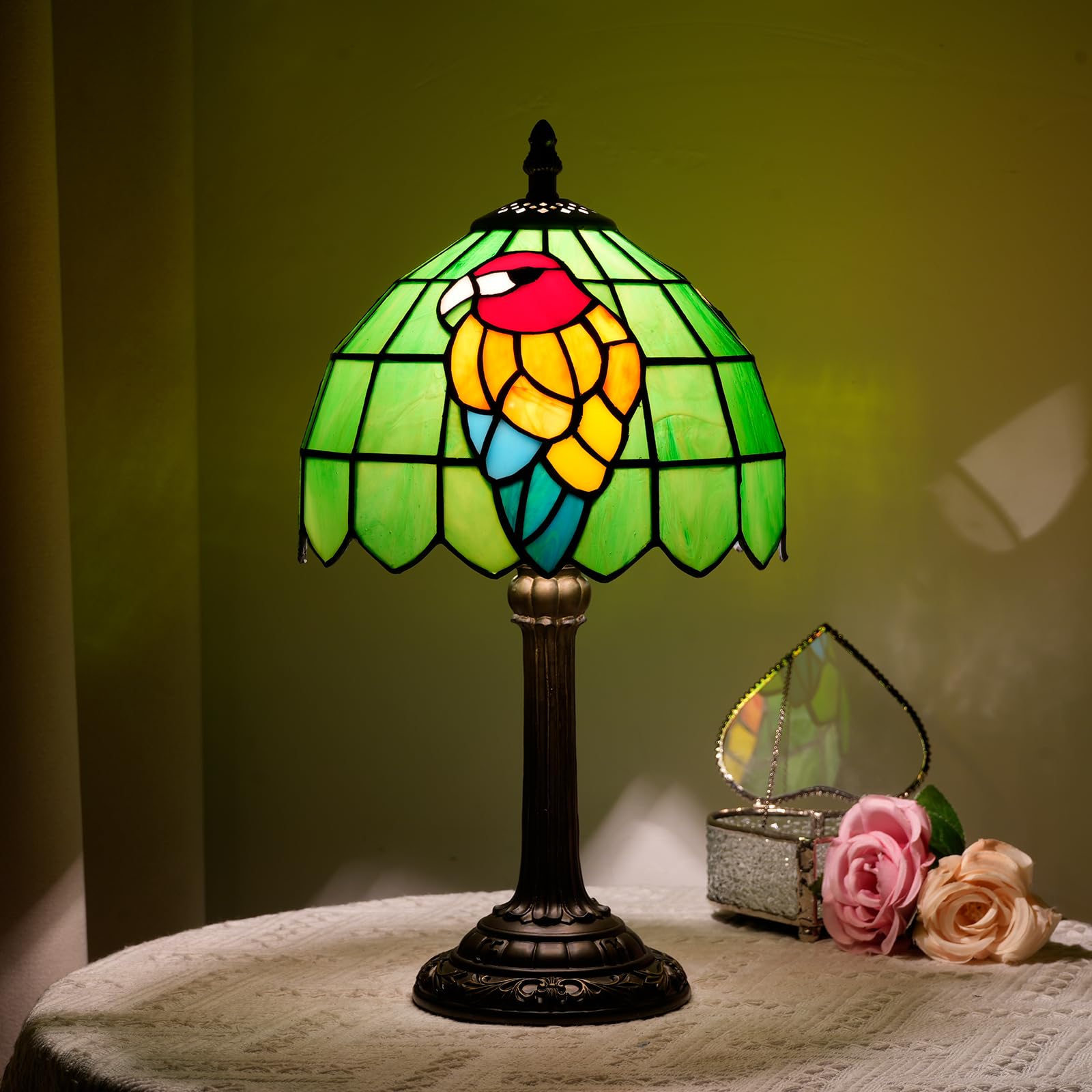 Papuga Tiffany Lampa stołowa z zielonym witrażem Sypialnia Lampka nocna do czytania Lampka biurkowa do domu Biuro Dormitorium Bar Udekoruj