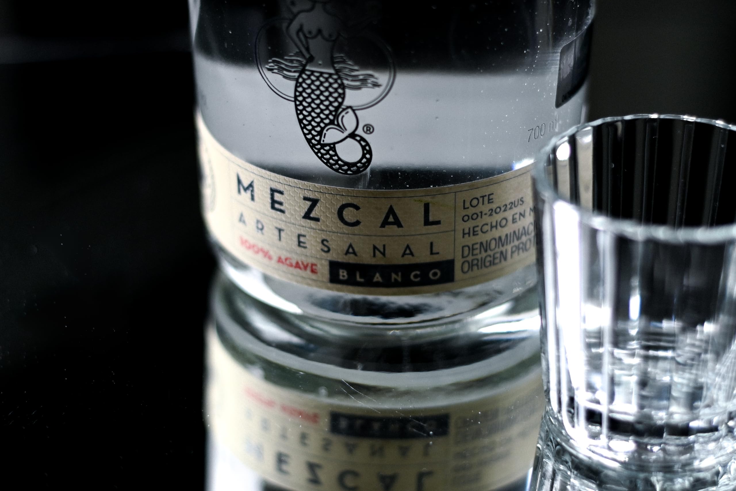 La Escondida Mezcal Artesanal Blanco 40% Vol. 0,7l in Giftbox