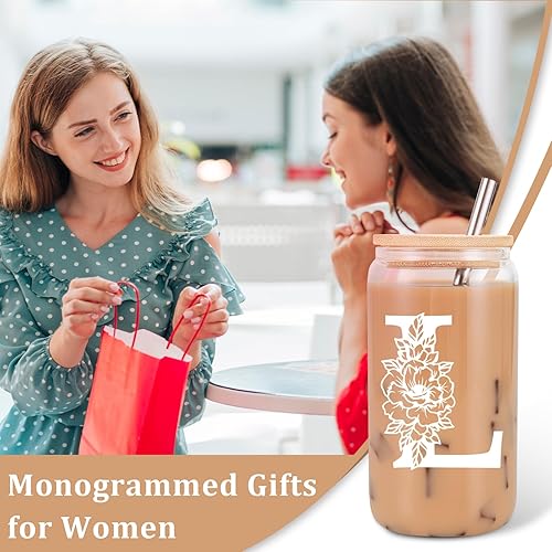 Miniatura 45 de Coolife Vaso de vidrio con inicial, regalos con monograma para mujer, tazas de vidrio de 16 onzas con tapas y pajitas, vaso de cerveza para batido