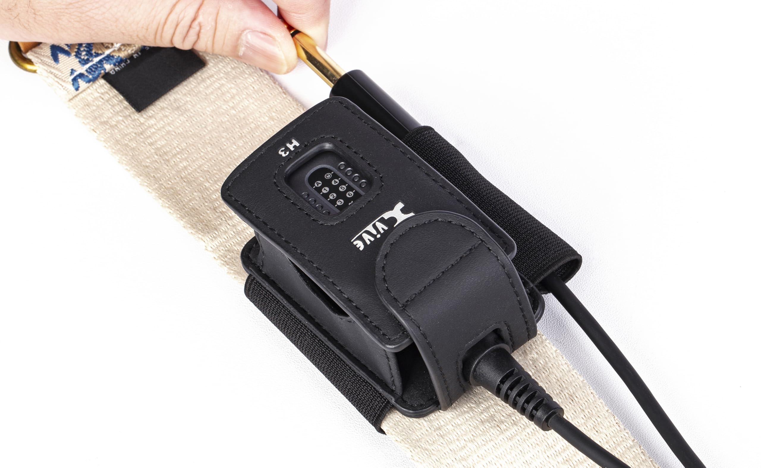 Xvive Support émetteur de sangle de guitare H3 pour systèmes sans fil A58 et P58, avec adaptateur TS mâle vers TS femelle de 0,6 cm