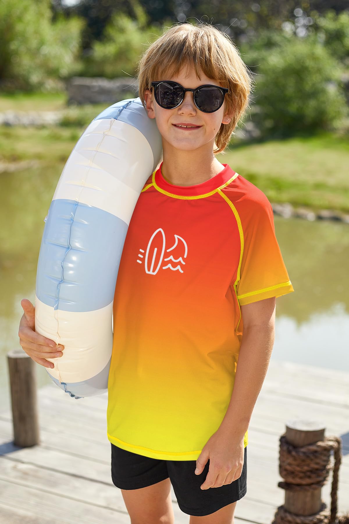 BesserBay Jungen UV Shirt UPF 50+ Kinder Rashguard Kurzarm Rundhals Schwimmshirt Badeshirt 110-160