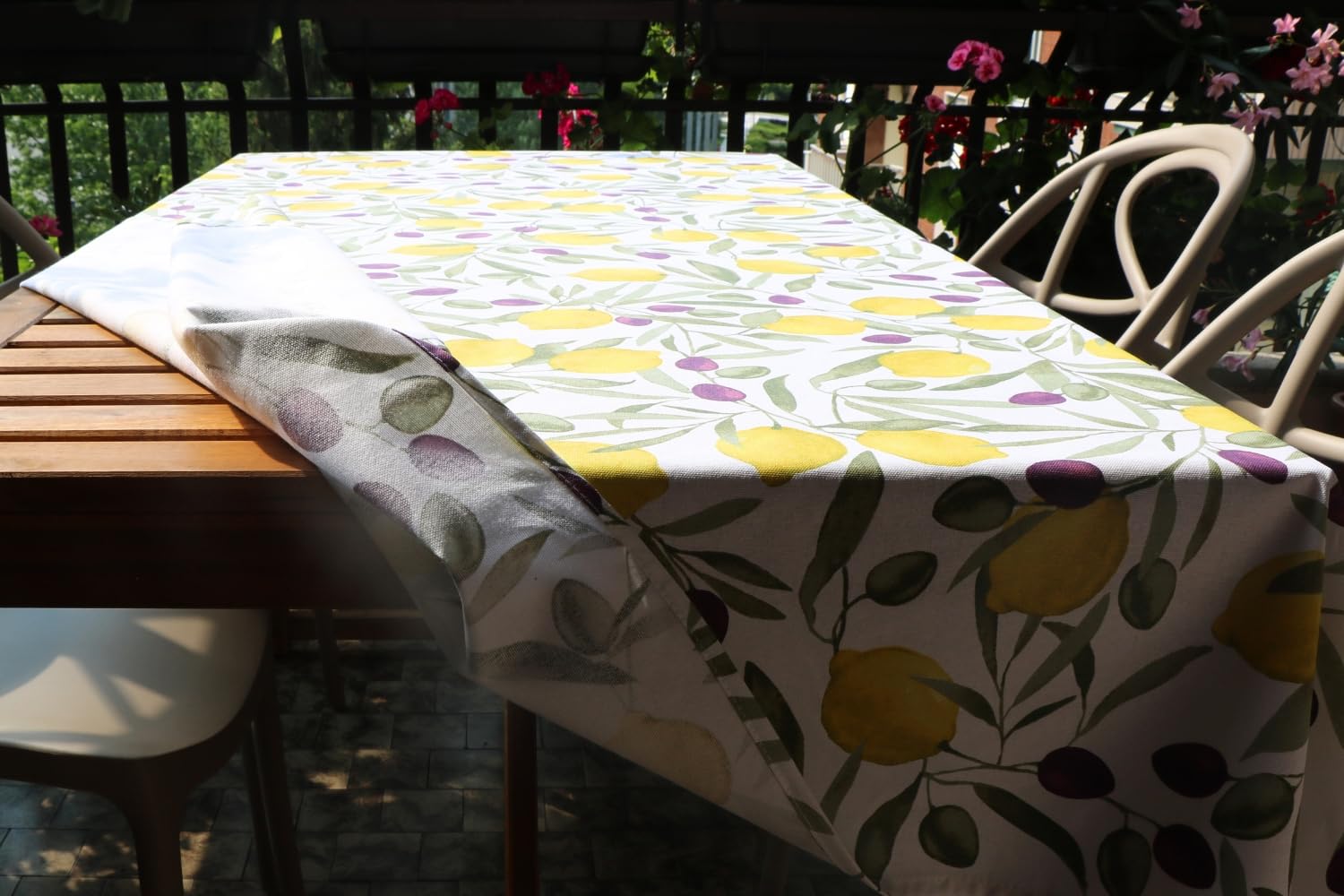 Vico Casa Nappe avec citrons anti-taches 140 x 240 cm résinée, fabriquée en Italie, housse de table pour table de 12 nettoyage rapide (modèle Garda)