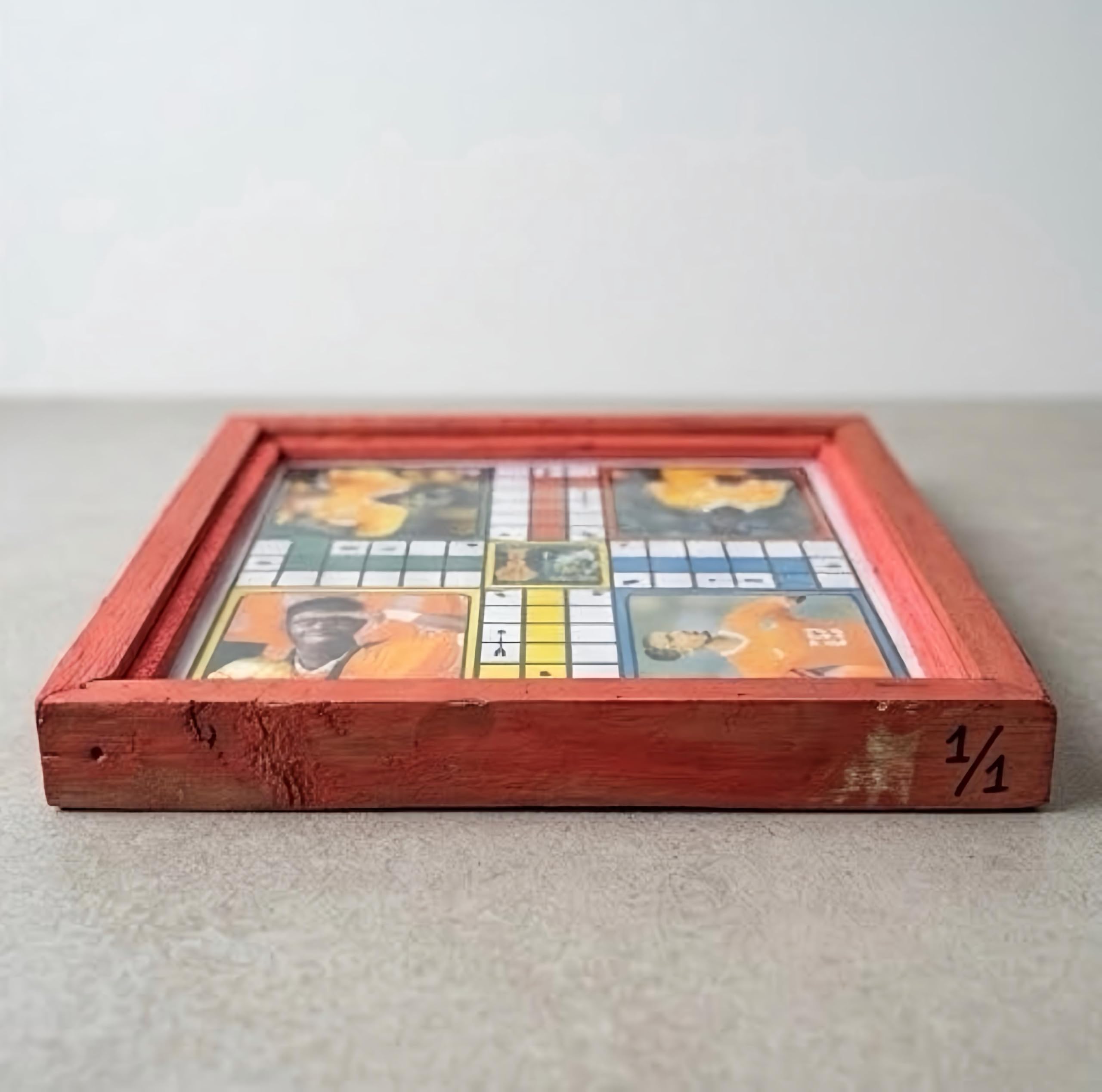 Table de Jeu Ludo avec Pions et Dés, Jeu de Société Traditionnel, Cadre en Bois Rouge, 2 à 4 Joueurs