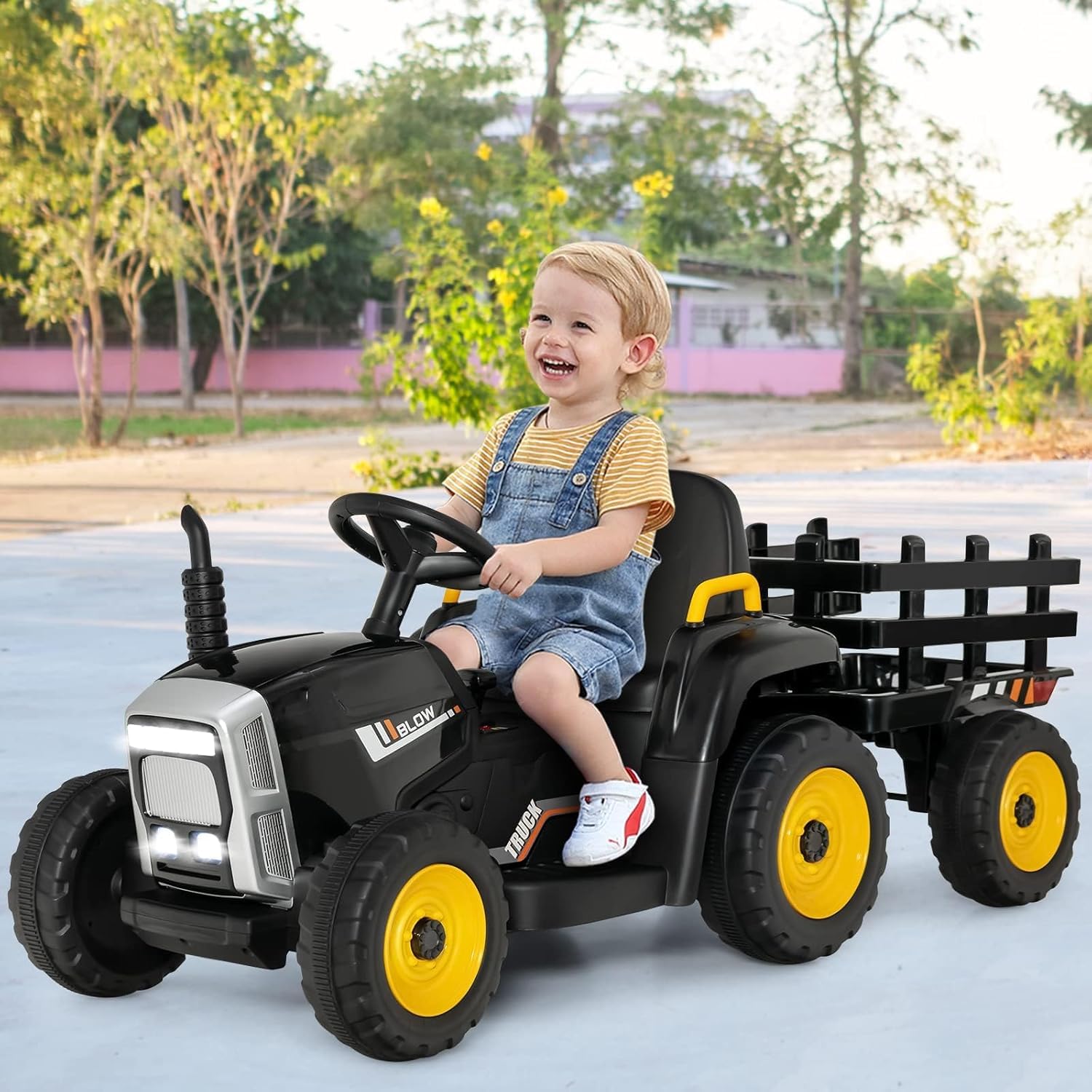 FANTASK Trattore con rimorchio rimovibile e telecomando da 2,4 G, trattore per bambini regolabile in velocità 12 V con luce LED, musica, clacson e funzioni USB, adatto per bambini dai 3 anni in su