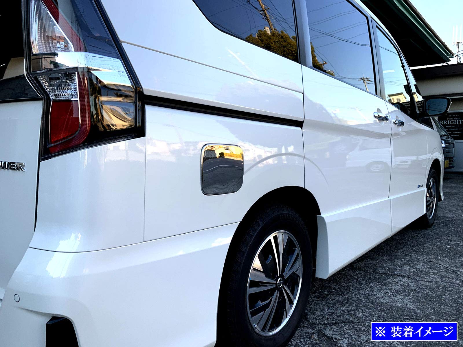 日産 セレナ C25 C26 フューエルガラスリッド 給油口カバー 日産 セレナ C25 C26 フューエルガラスリッド 給油口カバー