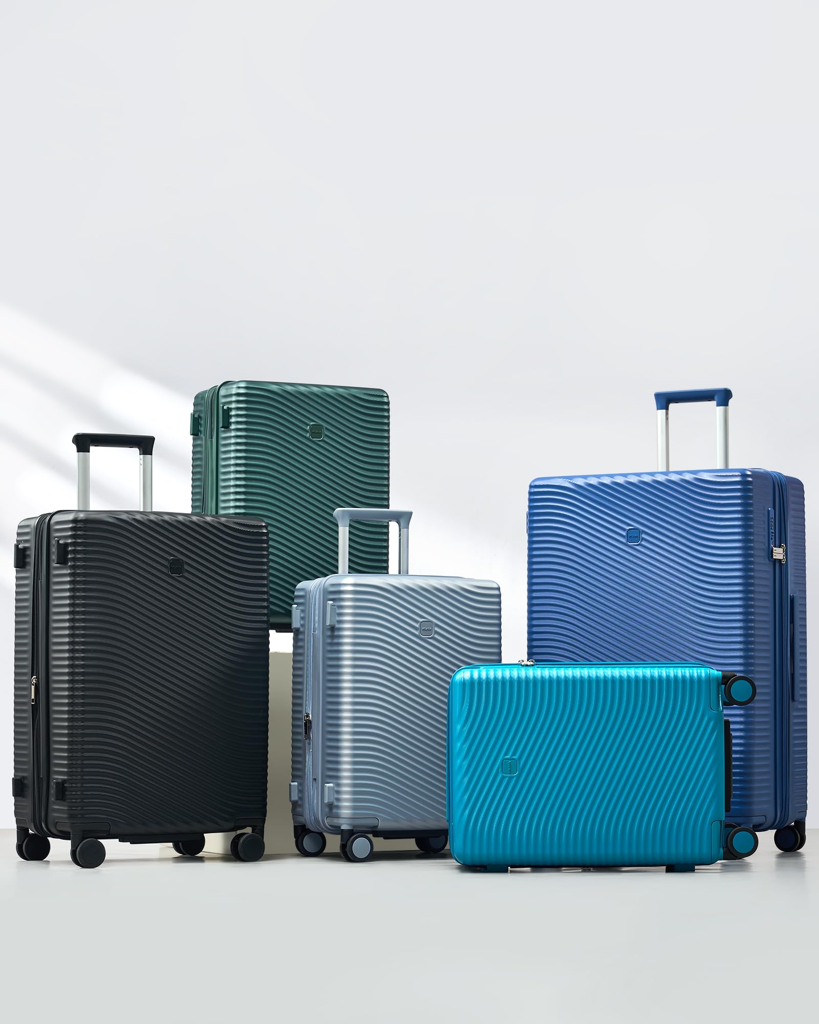 MILADA Valigia rigida espandibile con 8 ruote girevoli, serratura TSA, guscio in policarbonato impermeabile, leggera e durevole per i viaggi, Argento Artico, Carry On 20-Inch