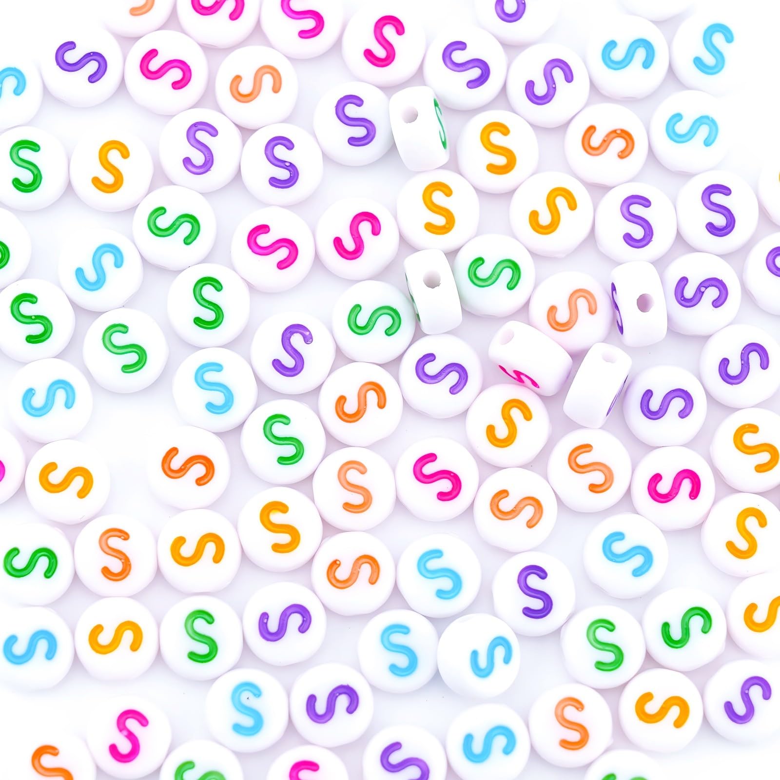 300 cuentas coloridas de letras S de 4 x 7 mm, cuentas redondas del alfabeto para hacer pulseras de la amistad