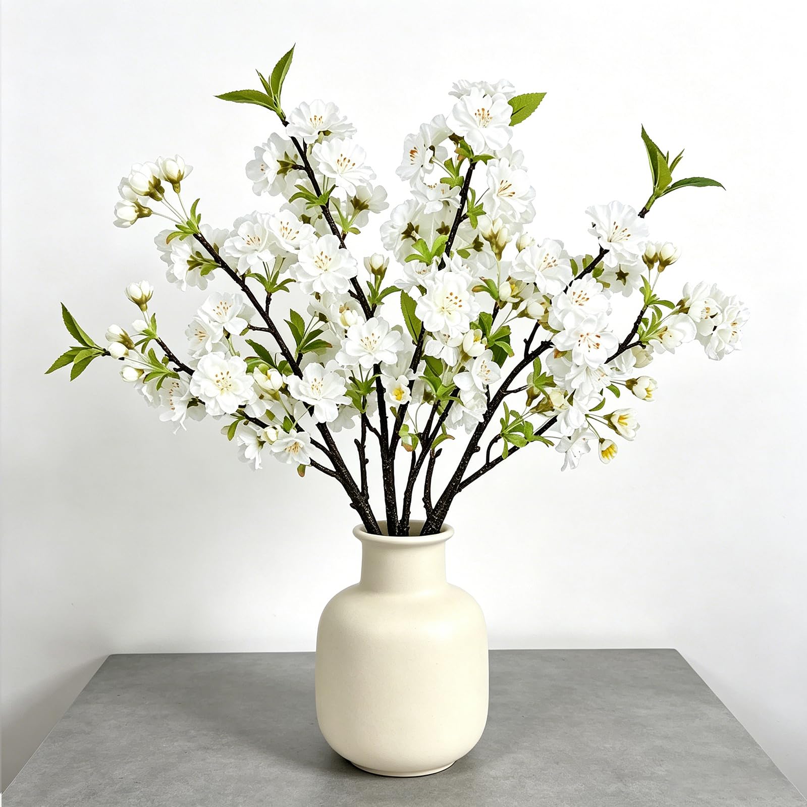 Fleurs de cerisier artificielles blanches pour décoration de mariage et grand vase de salon
