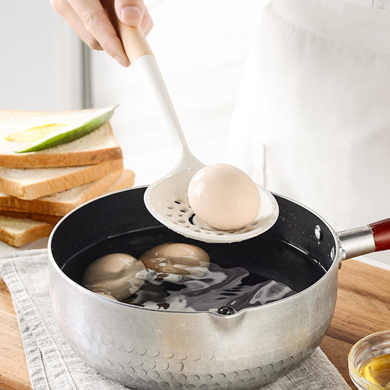 Cuchara Coladora de Silicona Mango Ergonómico y Diseño Perforado para Escurrir Pasta y Alimentos en Cocina Multiuso Resistente al Calor