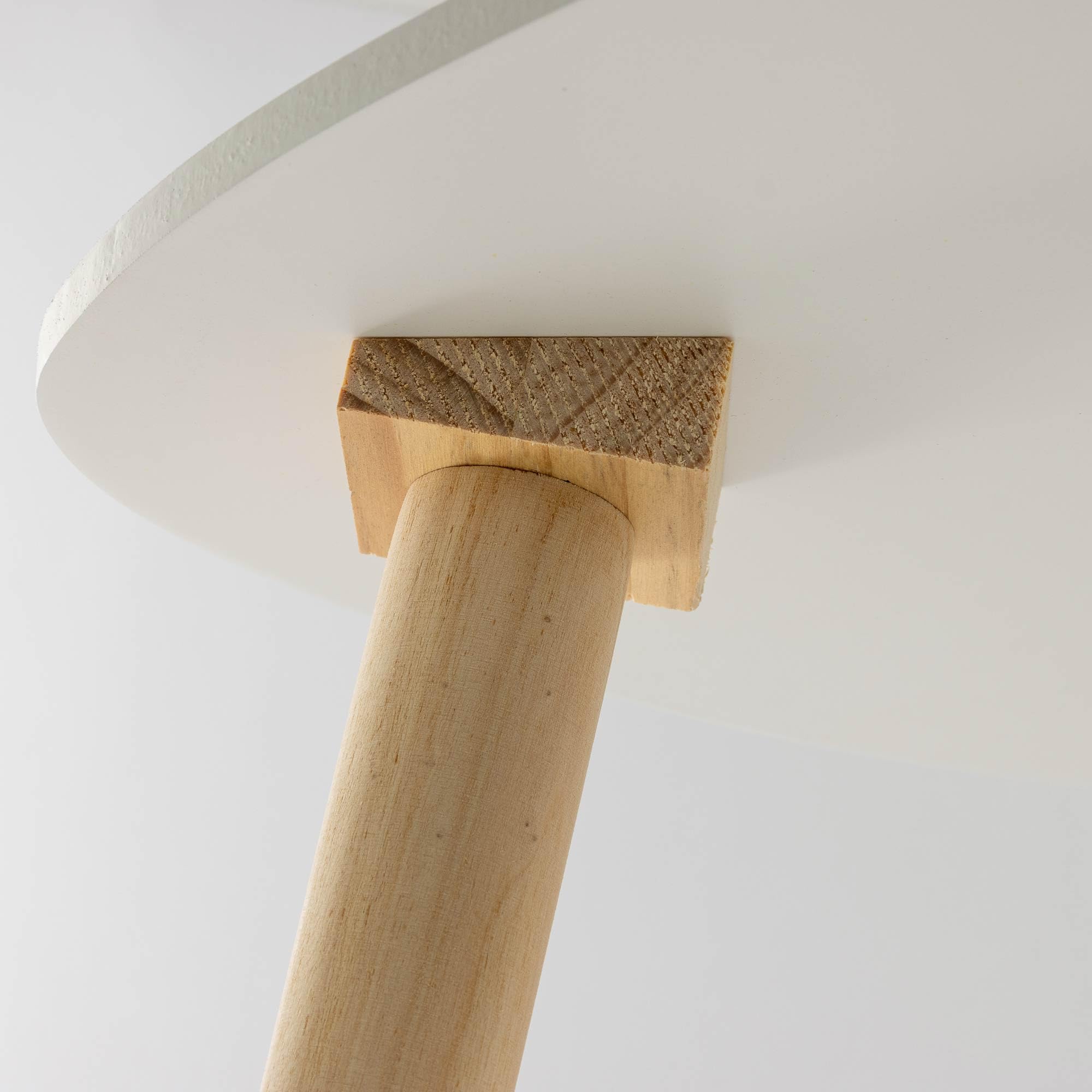 IlGruppone Set di 2 Tavolini da caffè Moderni Tavolini Sovrapponibili per Salotto con Gambe in Legno di Pino e Ripiano in MDF Bianco Design Scandinavo, Facile da Montare