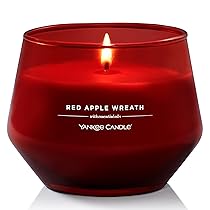 Yankee Candle Studio Candele profumate | Candela media Red Apple Wreath |Lunga durata: 35-50 ore| Elegante design in vetro con cera rossa| Regalo per le donne, regali per le mamme, regali di nozze