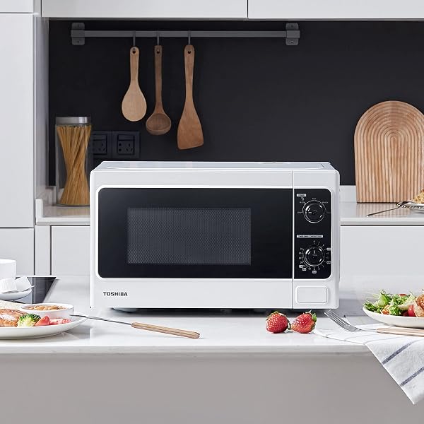 TOSHIBA 20 Liter 800W Manual Control Solo Small Microwave, Compact with 5 Power Levels, Automatic Defrost Function, Perfect for 9'' pizza, Clock and Timer, Easy Clean, White- MM-MM20P(WH) 20L Basic White - 1