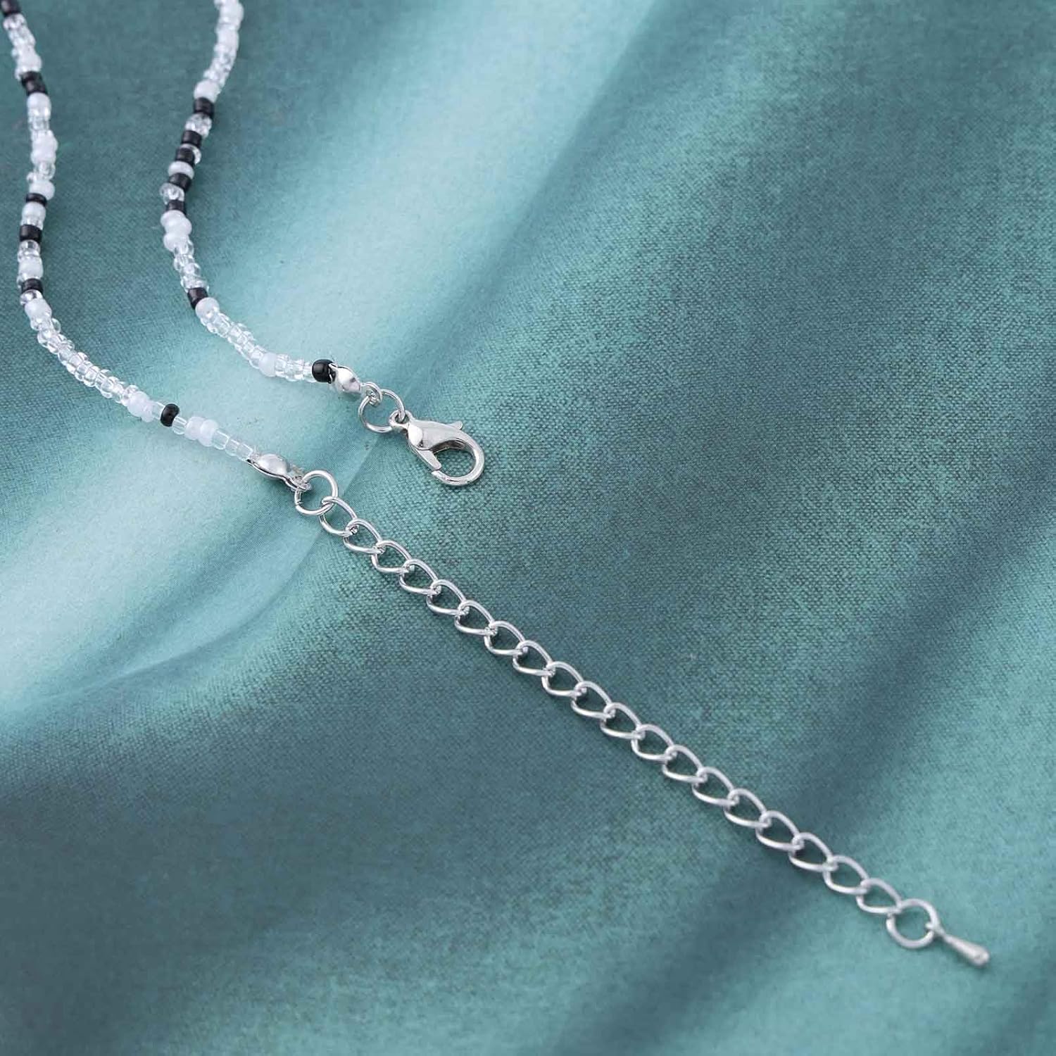 Andelaisi Boho Seed Bead Necklace Choker Vintage Seed Bead Choker Necklace Tiny Rice Bead Necklace Daisy Flower Bead Necklace Jewelry for Women - Image 6