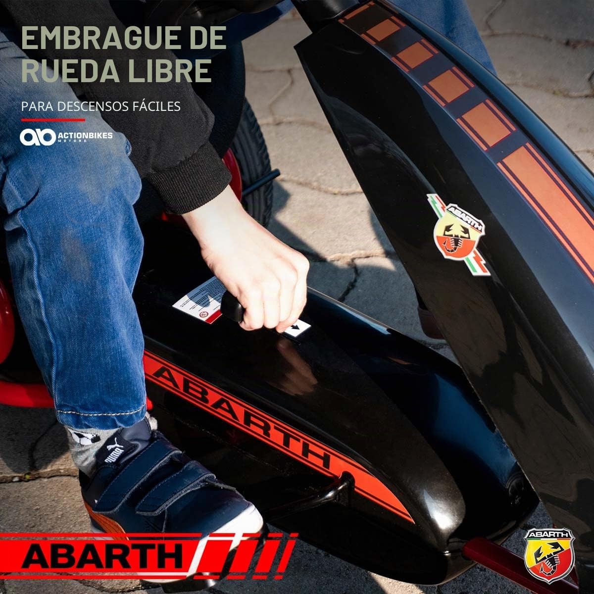 PEQUENENES Kart Coche de Pedales Fiat Abarth de CARS12V, Ruedas neumaticas, carenado de Proteccion, Freno de Mano, Asiento Regulable de Cuero (Negro)