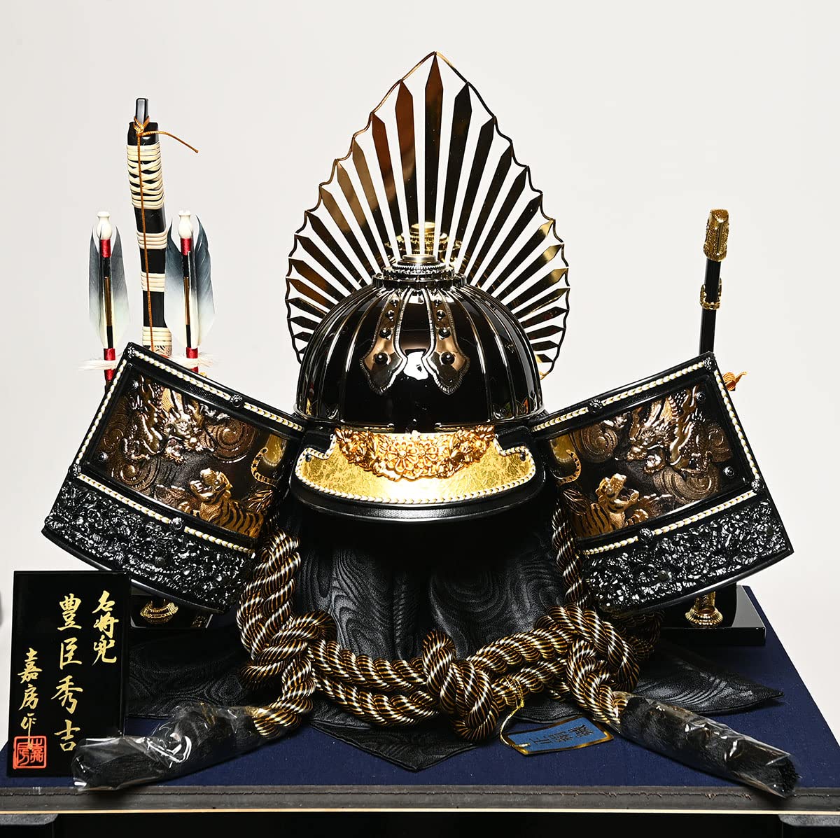 Amazon | 【五月人形】【鎧ケース飾り】【武将兜】 23号豊臣秀吉公