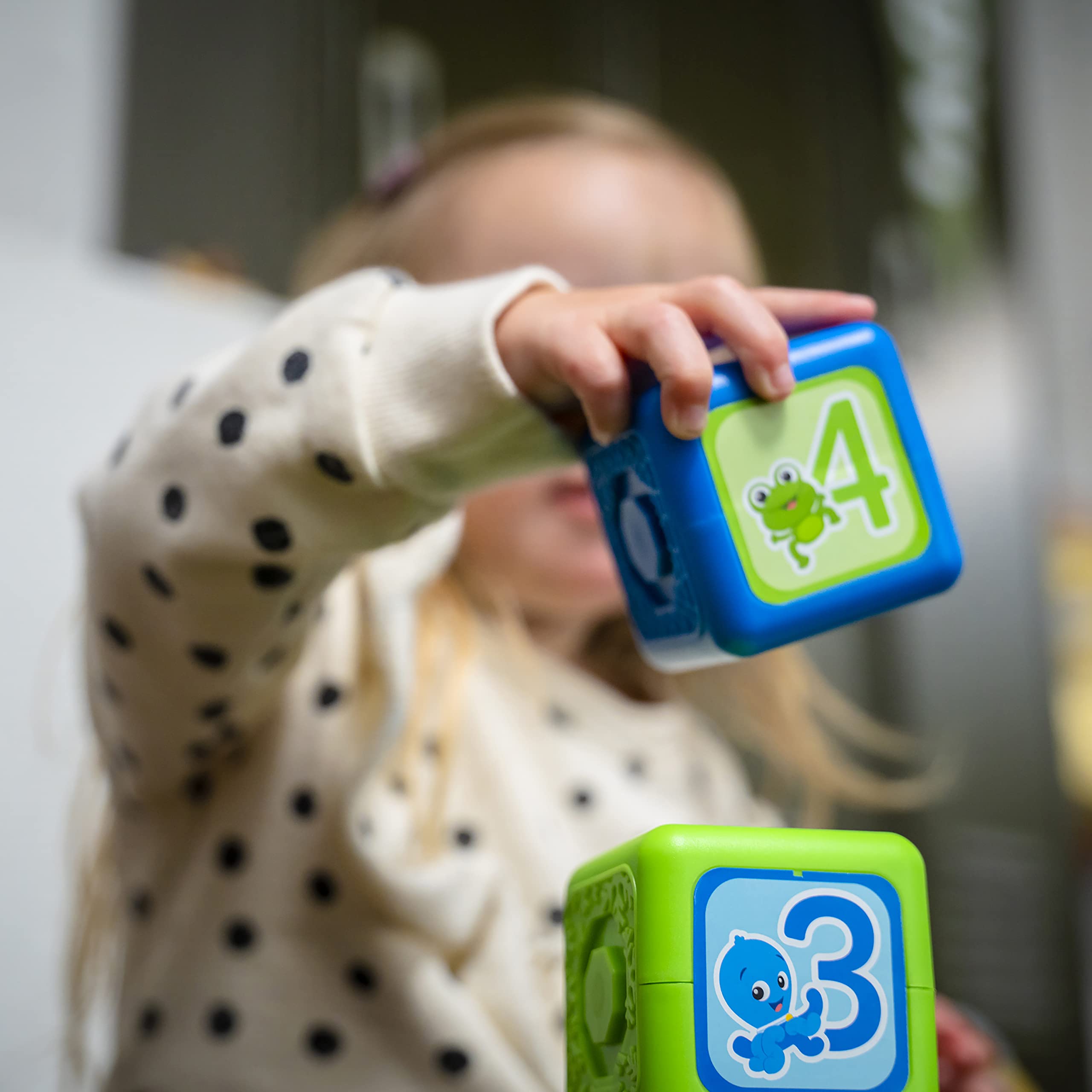Baby Einstein Connectables Add & Stack Montessori magnetyczne bloki aktywności, w wieku od 6 miesięcy (6 sztuk), wielokolorowe, 16657
