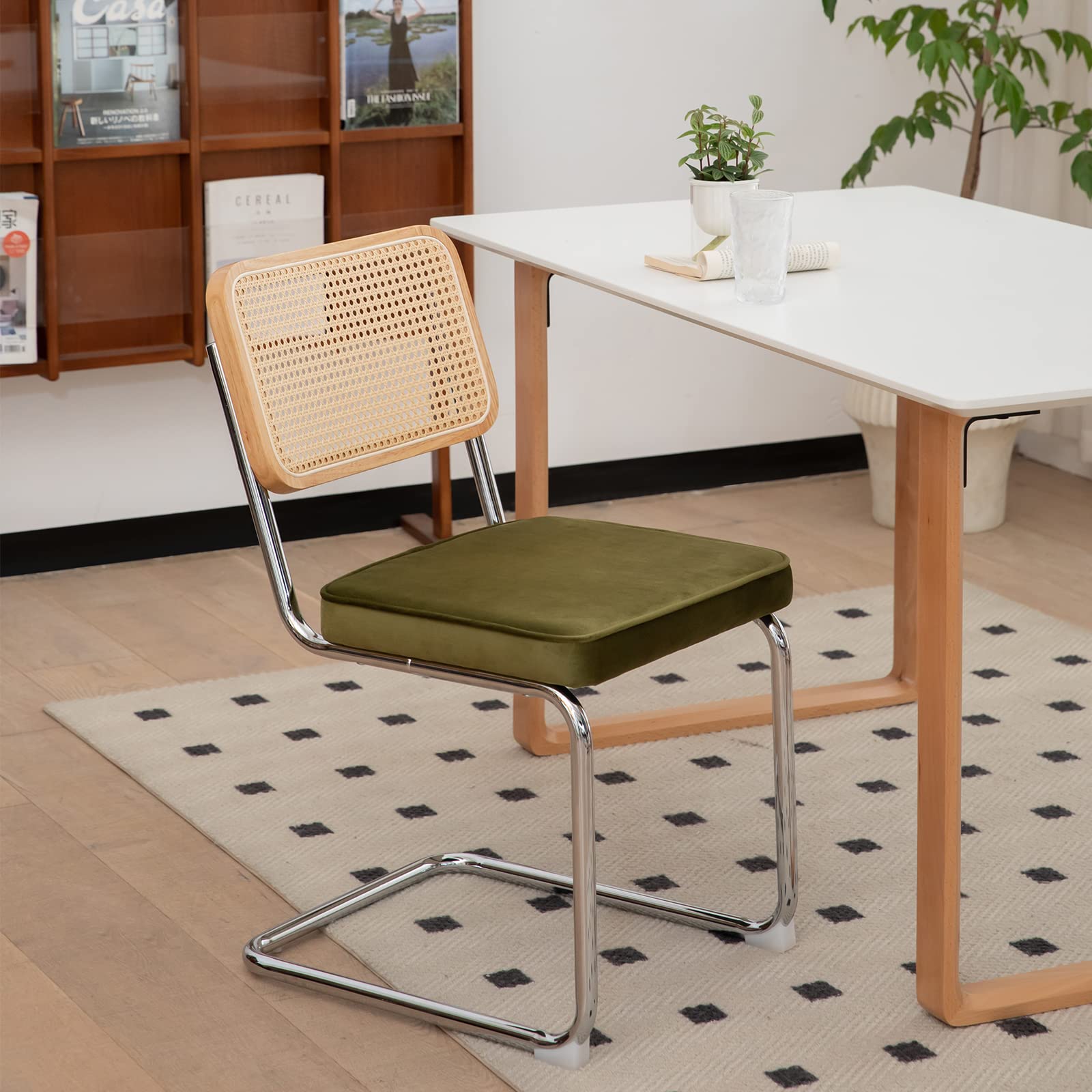 Bladez Juego de 4 sillas de comedor cantilever de terciopelo y ratán, trenzado vienés, con estructura cromada, sillas cantilever Mid-Century, para comedor, sala de estar (verde)