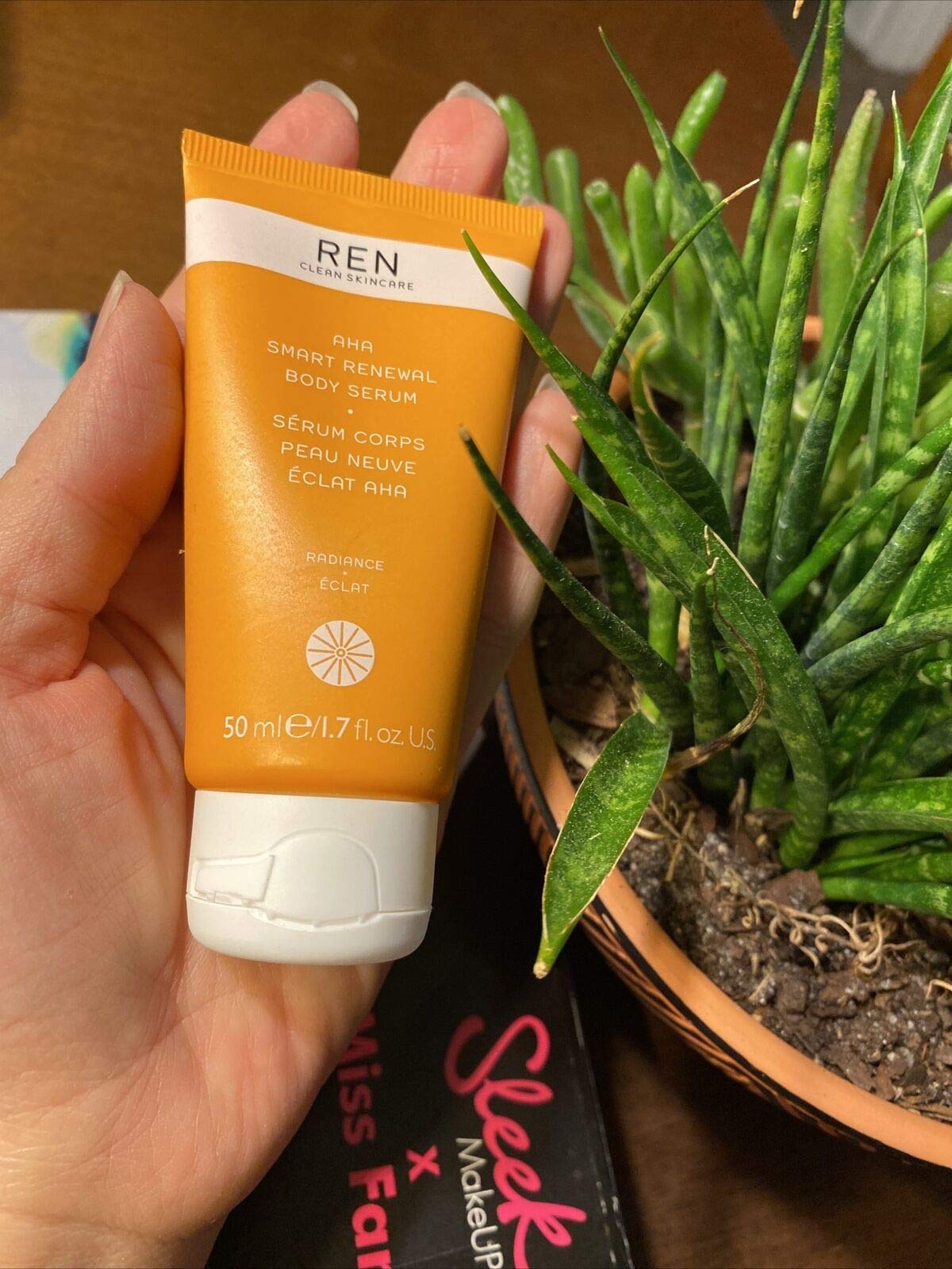 official web site Ren AHA Smart Renewal Body Serum NIB