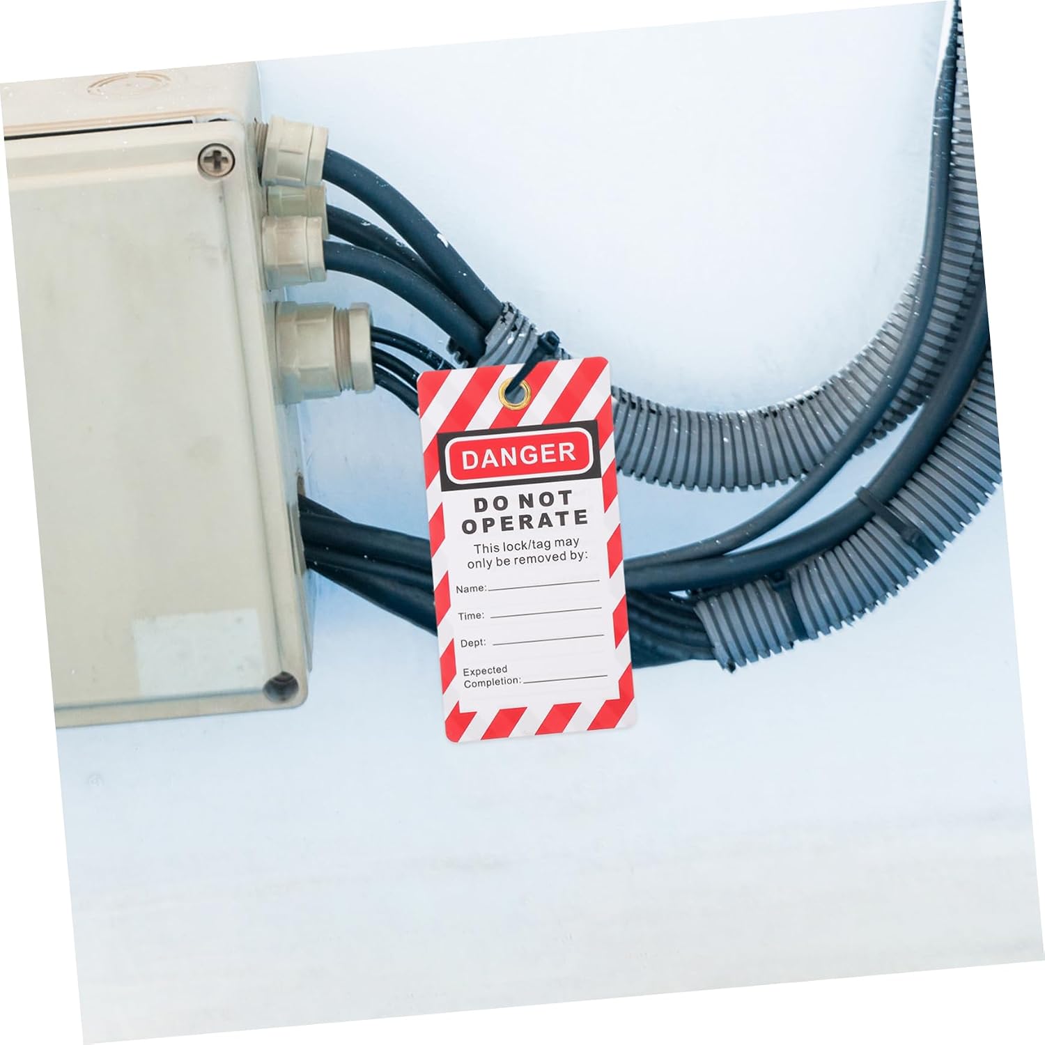 10pcs Industrial Safety Tags Do Not Operate Warning Labels for Factories Construction Sites Water Tear Resistant Tagout Tags