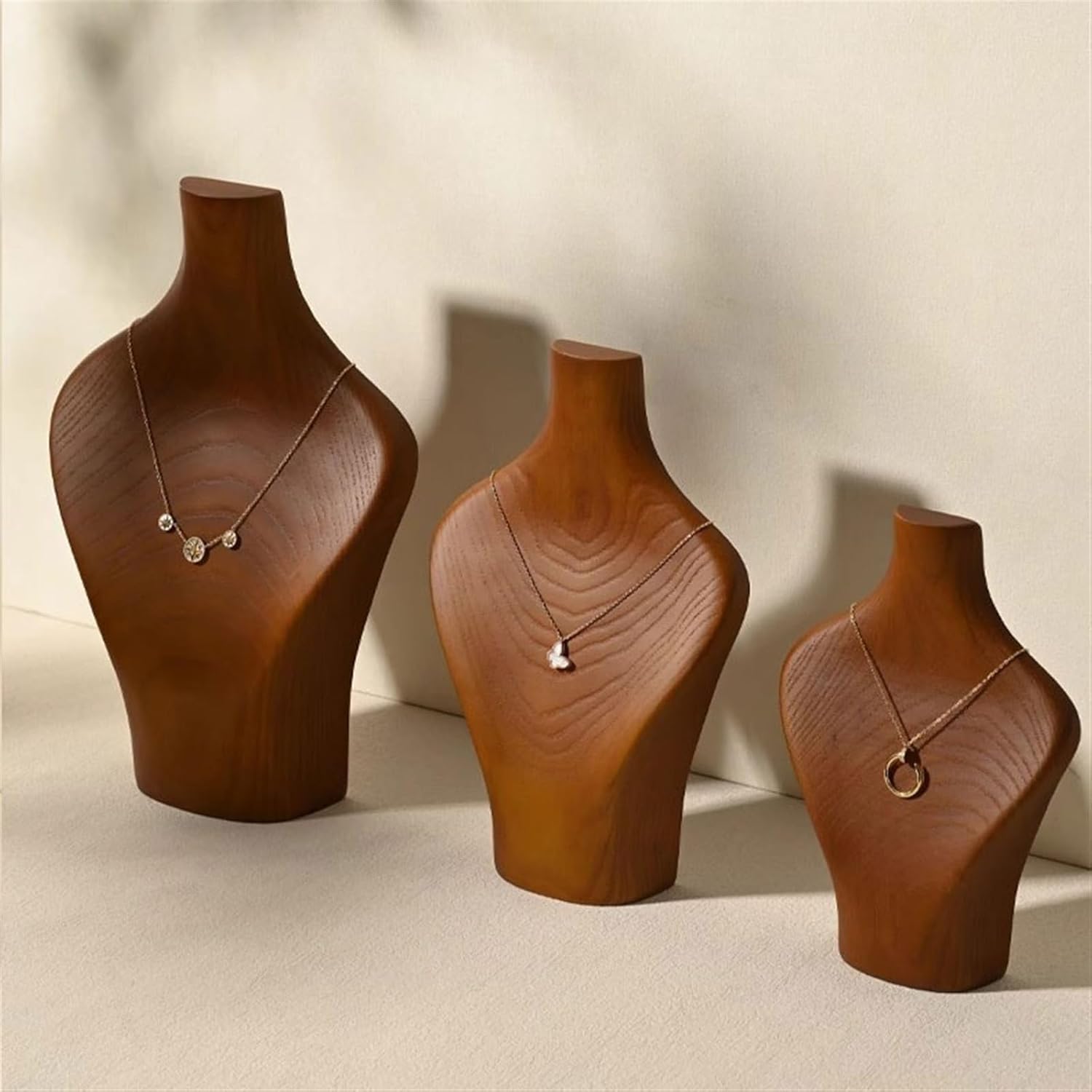 Amazon｜ジュエリーディスプレイスタンド 木製ネックレスディスプレイ