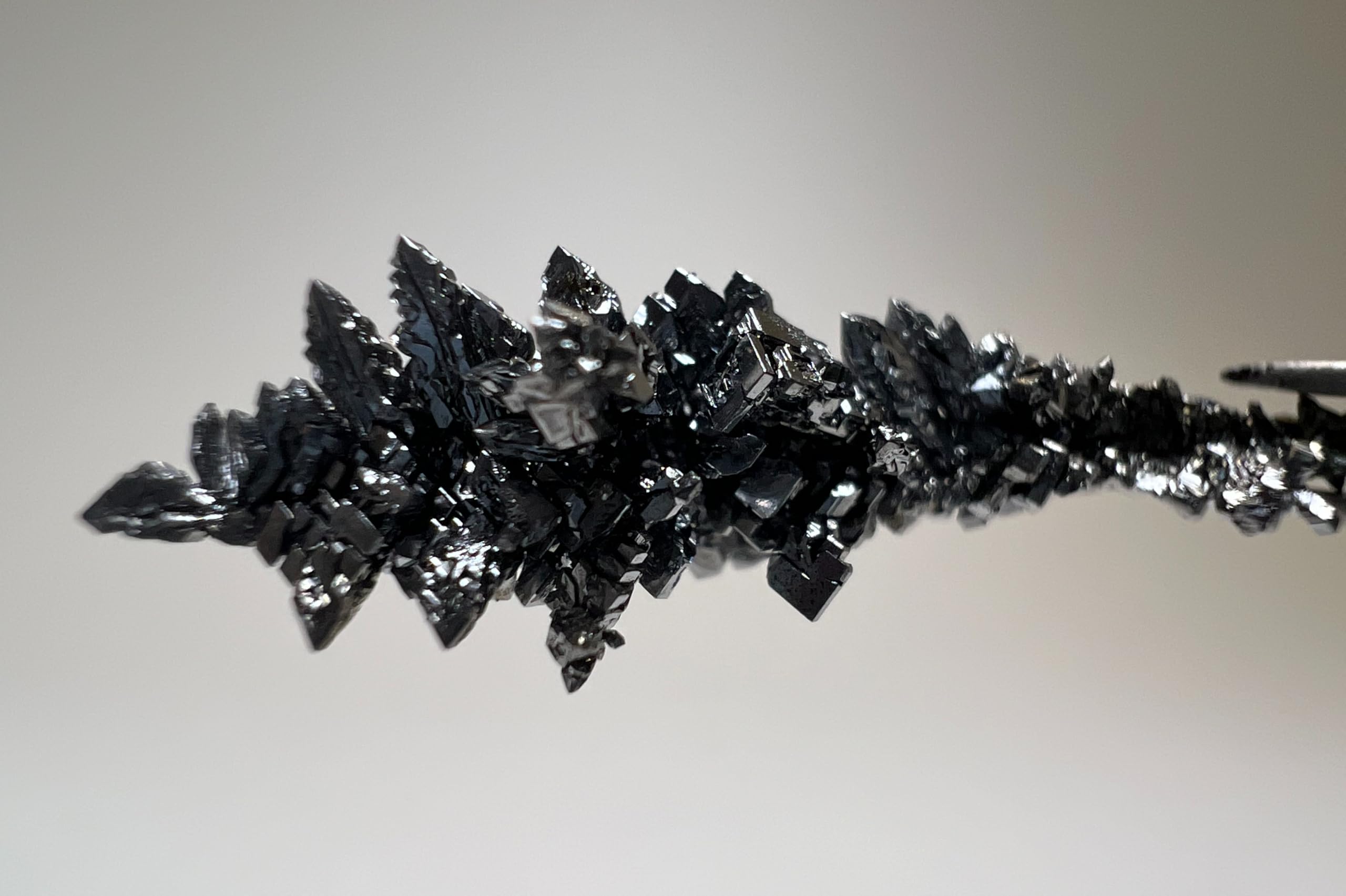 Vandium Crystals Sample Pure 0.4g Transition Metal for Collection or Experimements