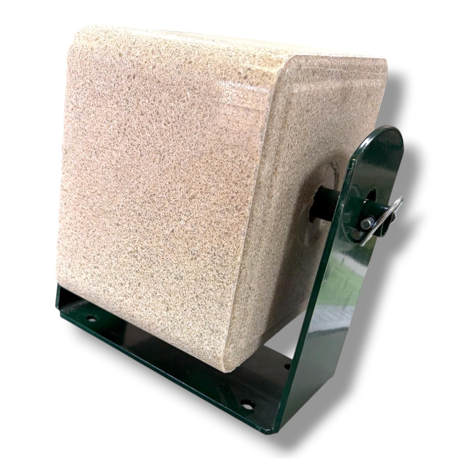 Supporto metallico per blocchi di sale compatti.