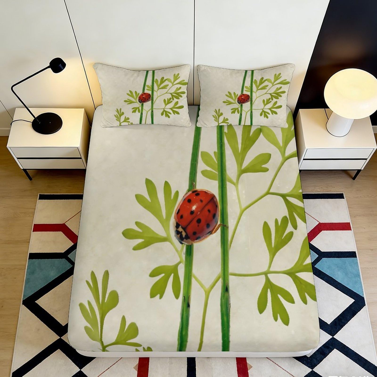 3D Printed Ladybug Pattern Fitted Sheet Microfiber Soft Breathable Green Leaf Bed Cover for Bedroom Dormitory Guest Room Mattress Protection Decor 200x200x25cm