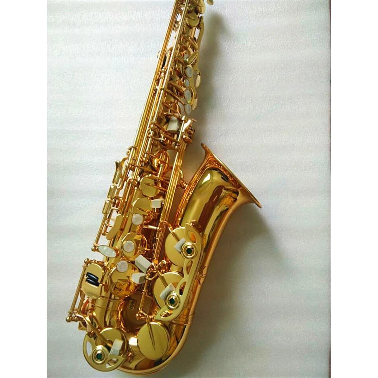 Saksofon altowy Eb Tune Mosiężny Instrument muzyczny Złota powierzchnia lakieru E-płaski saksofon z akcesoriami do futerału profesjonalny Saksofon