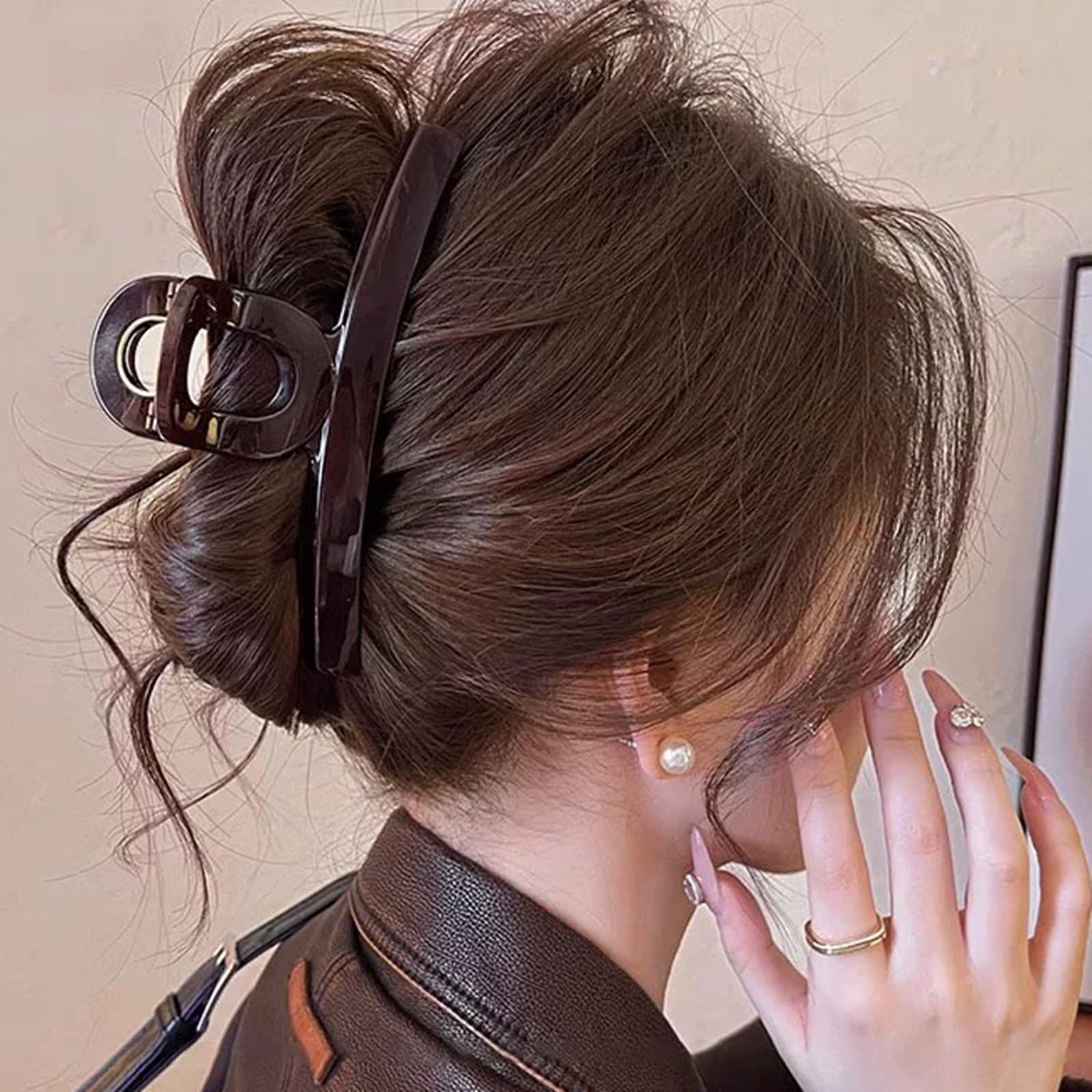 しっかりキープ！大人の韓国風ヘアクリップでラクスタイル