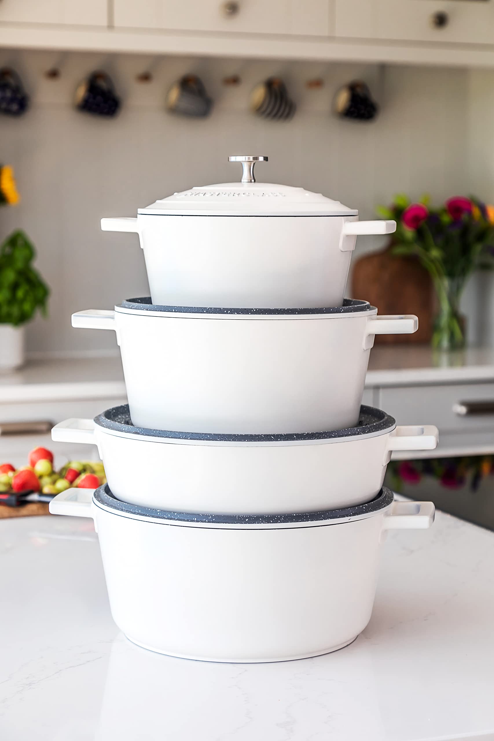 MasterClass Petite cocotte avec couvercle 2,5L/20 cm, en fonte d'aluminium légère, adaptée à la plaque à induction et au four, crème
