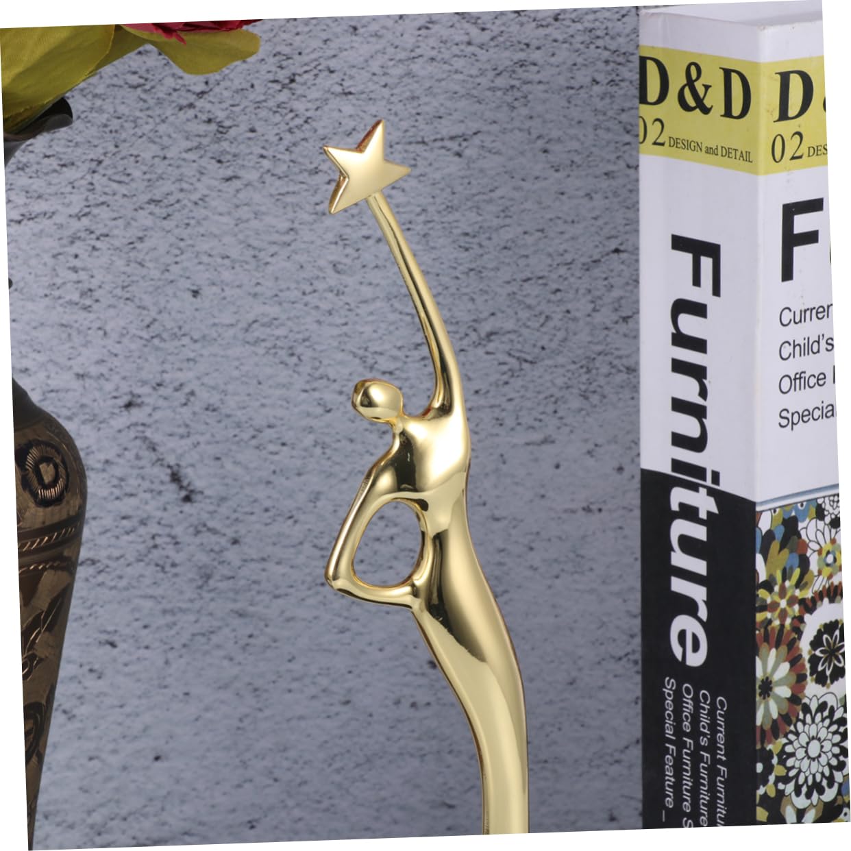 VANZACK Goldener Siegerpokal aus Metall und Kristall für Kinderpartys als Auszeichnungstrophäe mit Zinklegierung und Festlichem Design