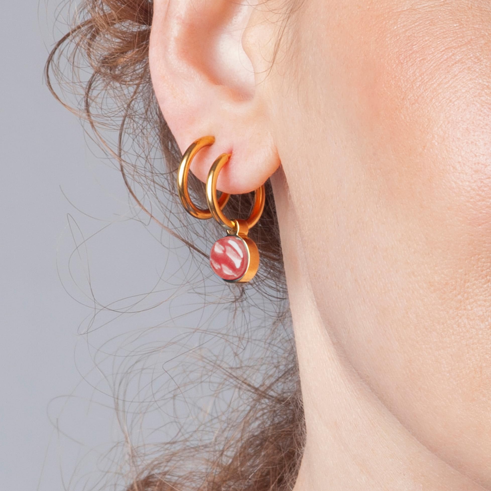 Gold Ohrringe Creolen mit Anhänger zum Wechseln • Edelstahl Ohrhänger mit Charm • nickelfrei & wasserfest • MIX AND MATCH • Ø 16 mm