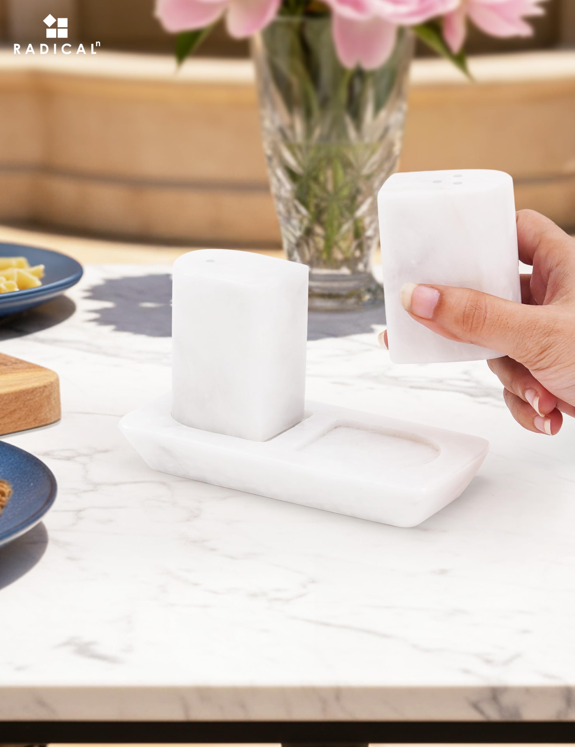 Radicaln Set di sale e pepe in marmo bianco da 6,3 cm, realizzato a mano, set di spezie Saleros per bancone della cucina, porta sale rosa, decorazione per la tavola della cucina della fattoria