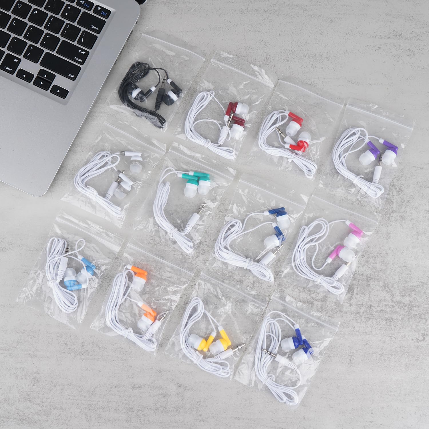 Bulk Classroom - Confezione da 50 auricolari per bambini e studenti, cuffie in-ear cablate con jack da 3,5 mm, per scuola, compatibili con Chromebook, set multipack