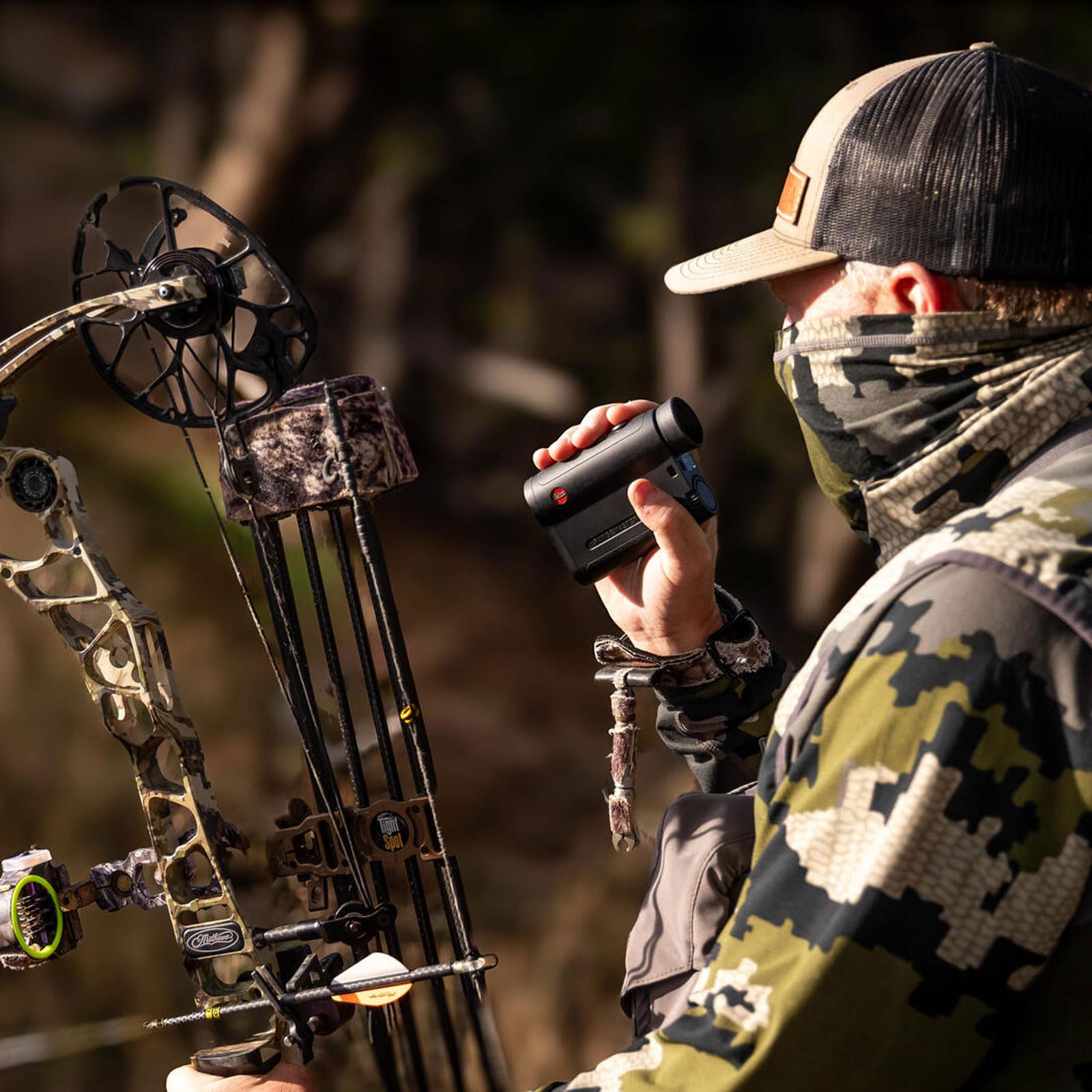 Leica Rangemaster CRF - Telemetro laser CRF, durevole, compatto, ergonomico, leggero, resistente alle intemperie, per la misurazione della distanza all'aperto, per caccia, CRF-R