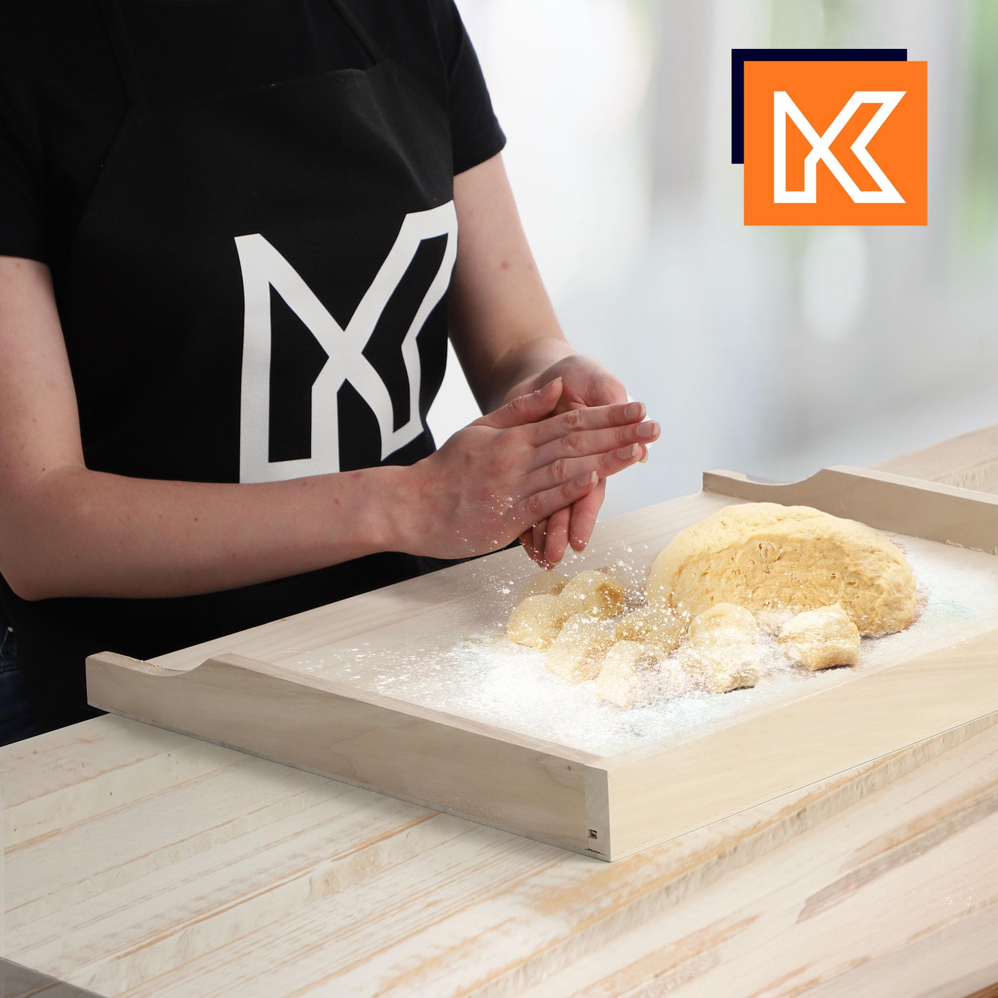 KADAX Planche à pâtes en bois de peuplier, planche à pâte avec barres d'arrêt, planche à pâtisserie traditionnelle pour pâtes, gâteaux, boulettes (un côté, 40 x 60 cm)