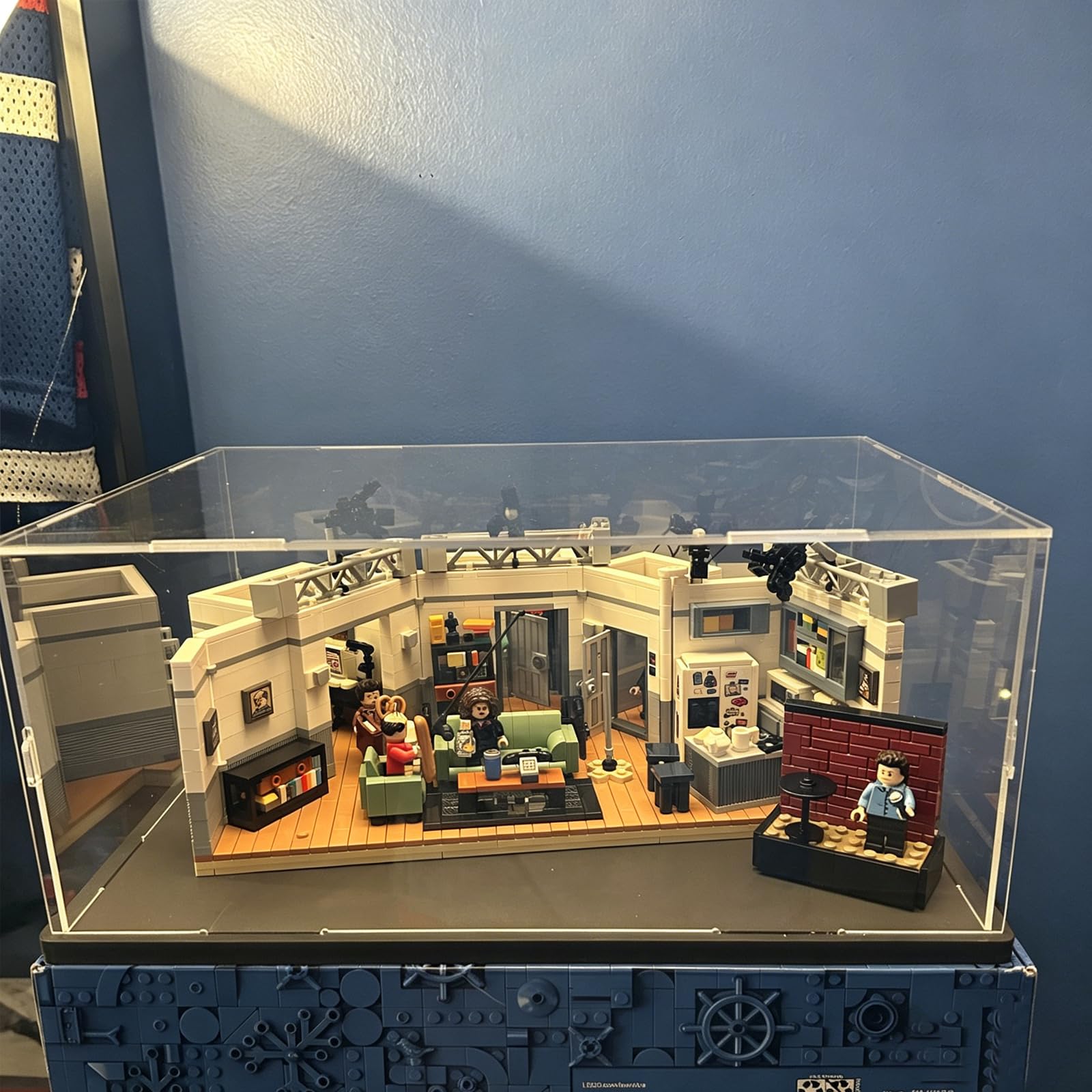 Vitrina Expositora para Colecciones Lego 75375 75426 Halcón Milenario 21366 Nutrias Marinas 75447 Razor Crest 11375 Ferrari F2004 21319 21328, Caja Transparente 3mm Acrílica Interior Negro 35x25x15cm — view 5