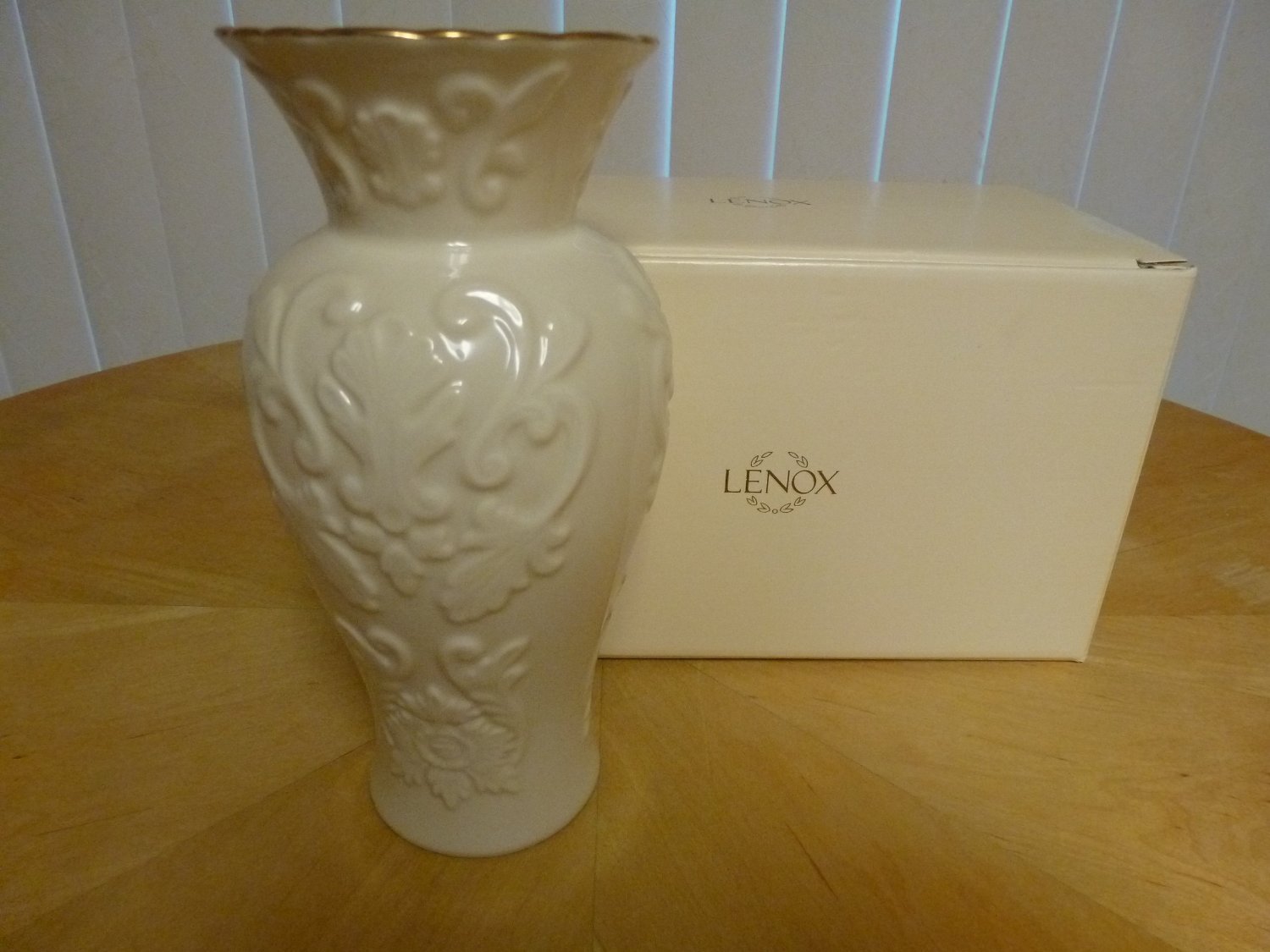 LENOX China Vase 5\u201d Very Nice Gold Trim Home Décor Home & Living