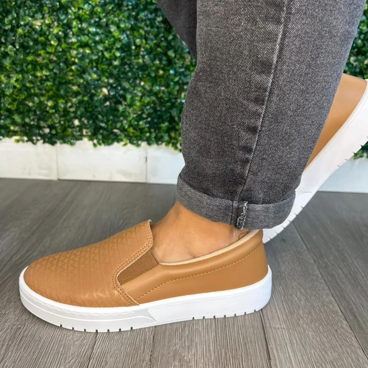 Tenis Feminino Moleca Sem Cadarço Slip On Calce 5791.118 em promoção! Veja a oferta e mais achadinhos de Tênis 5 Hoje é o melhor dia para comprar Tenis Feminino Moleca Sem Cadarço Slip On Calce 5791.118 com aquele preço maroto! Promoção! Aproveite a oferta! 5