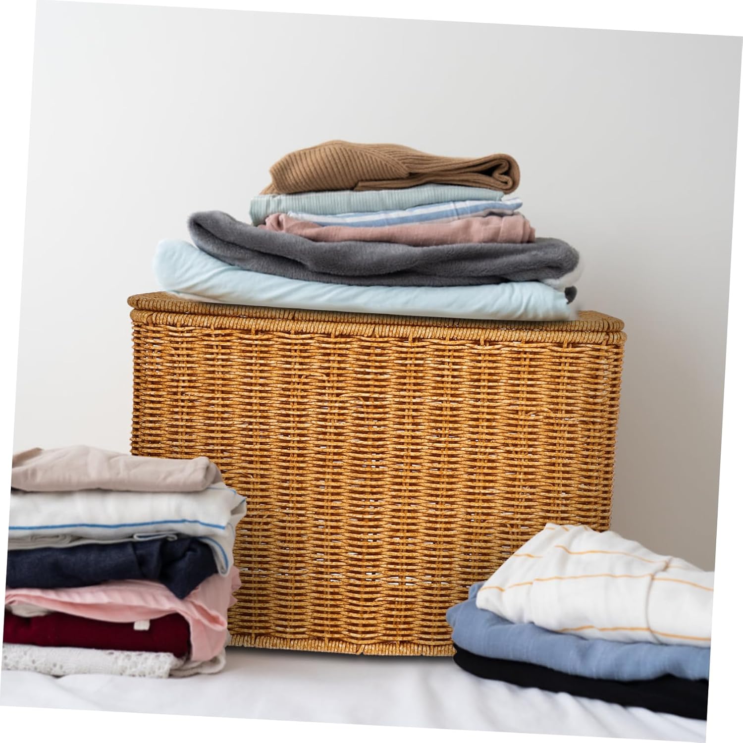 Woven Storage Basket with Lid and Handle Portable Lightweight Sundries Organizer for Magazines Gifts Multipurpose Decorative Picnic Basket Narrow High Design for Home Storage