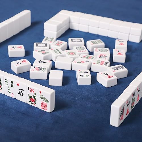 Miniatura 7 de GUSTARIA American Mahjong Game Set y funda de mesa Mahjong 34 x 34 pulgadas 166 azulejos blancos de primera calidad 4 estantes de color todo en uno
